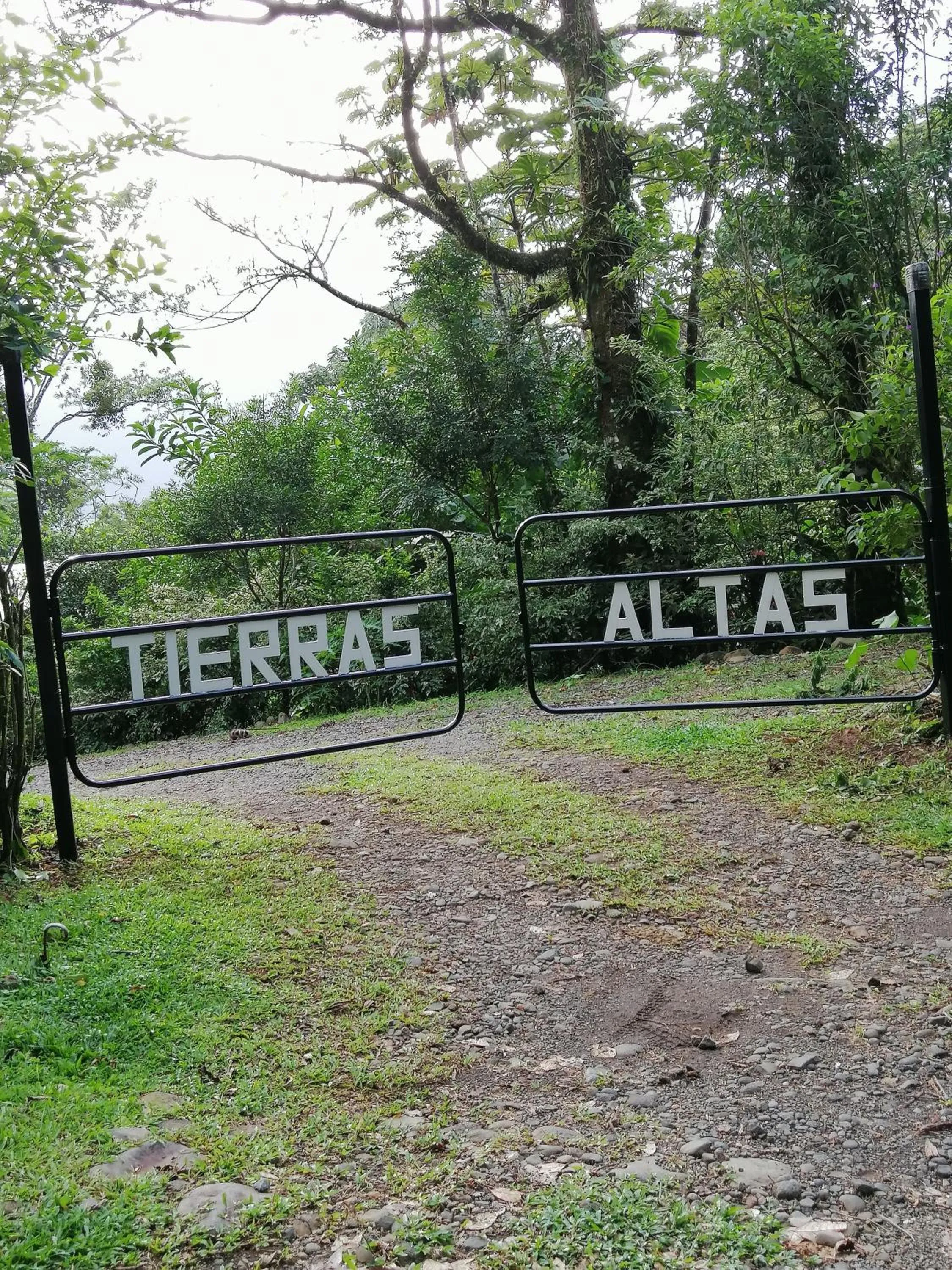Logo/Certificate/Sign in Aves de Tierras Altas