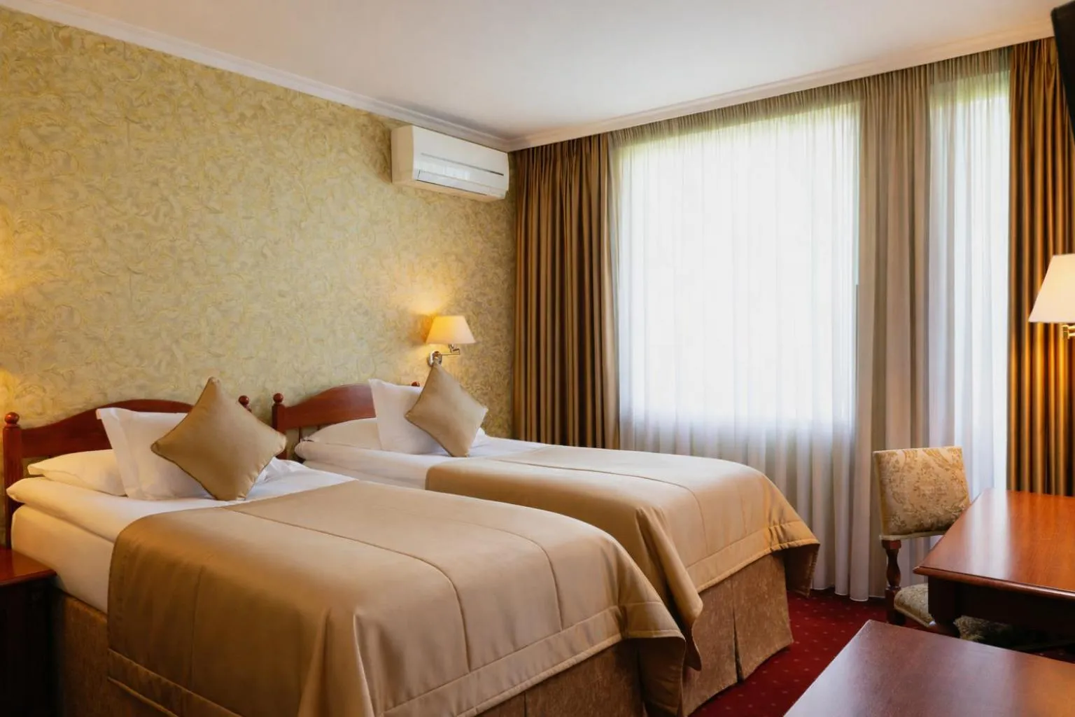 Bedroom, Bed in Grand Hotel & Spa Tirana