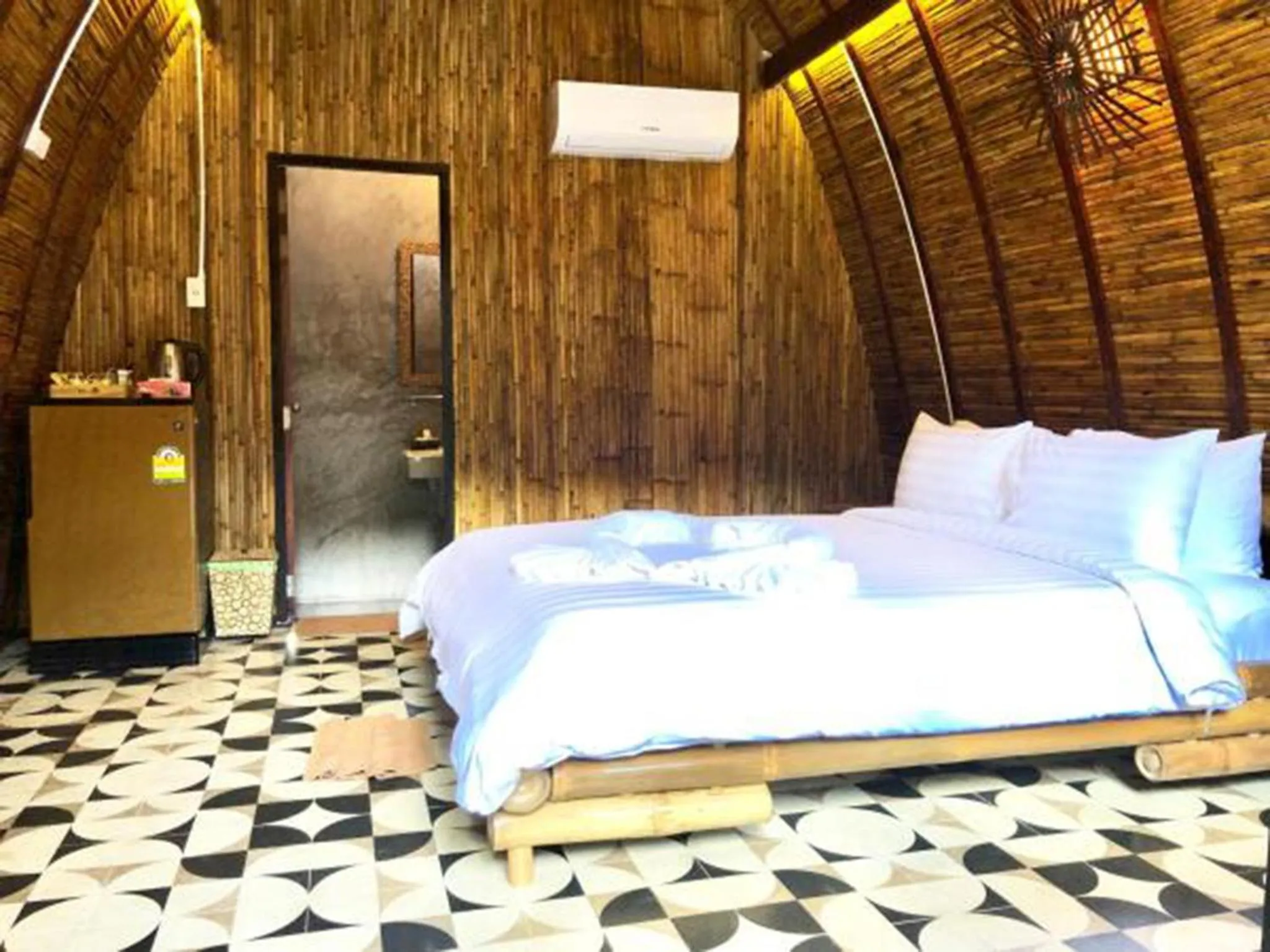 Photo of the whole room, Bed in Cicada Lanta