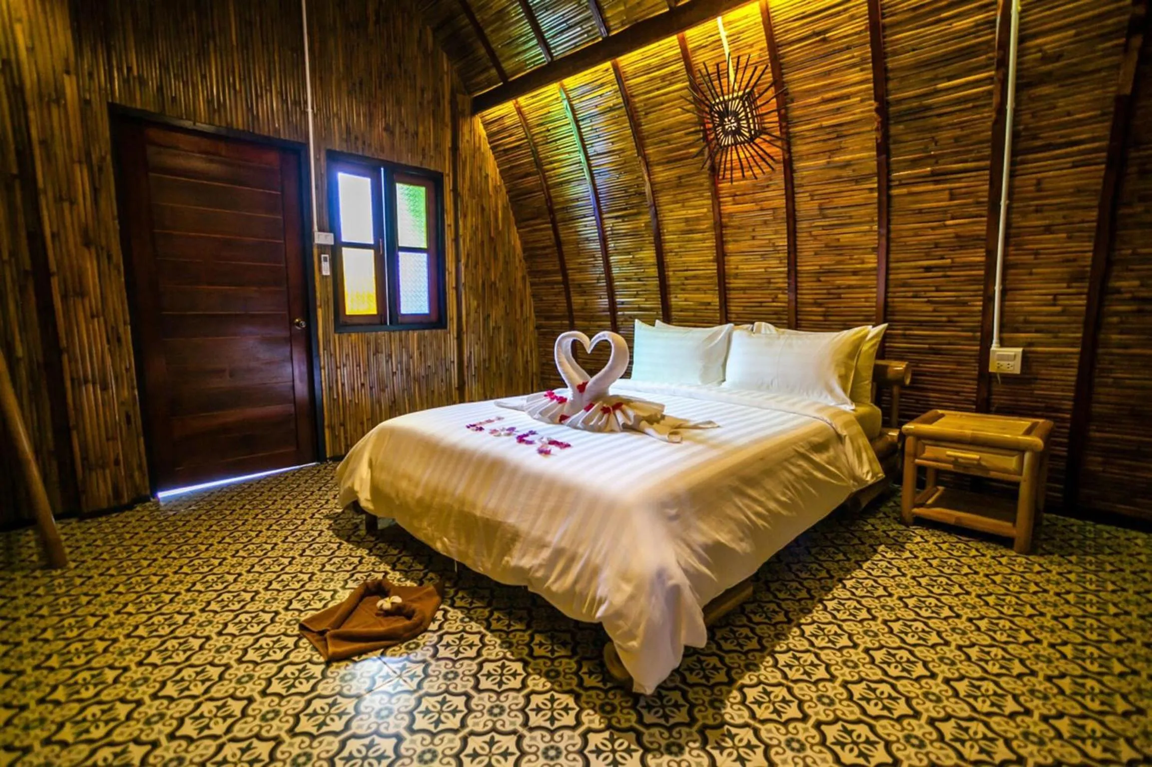 Bedroom, Bed in Cicada Lanta