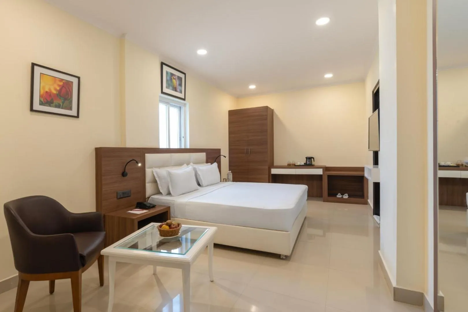 Bed in Clarks Inn Bhowali, Nainital