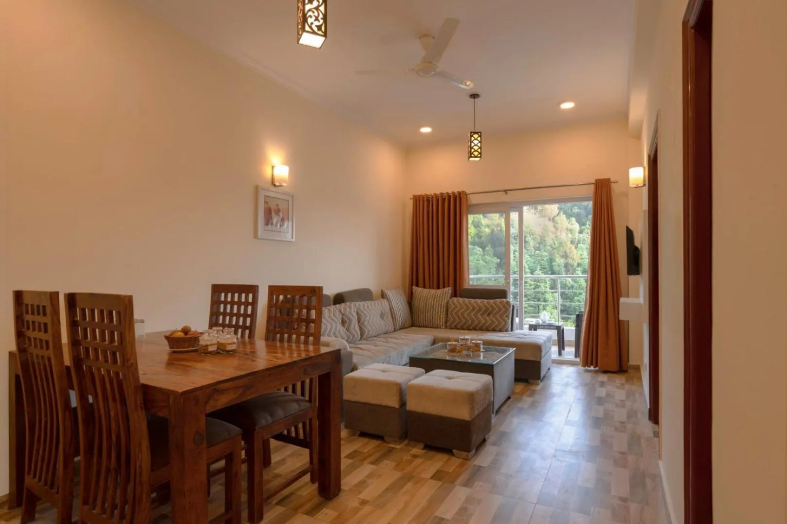 Living room in Clarks Inn Bhowali, Nainital