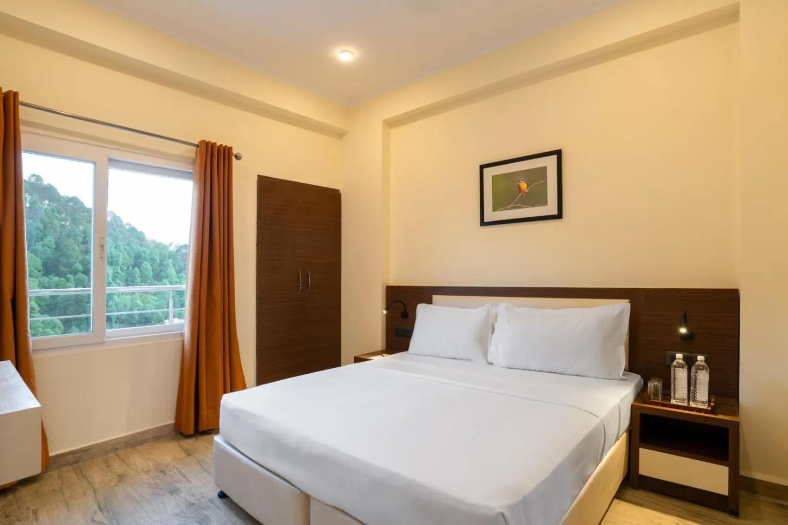 Bed in Clarks Inn Bhowali, Nainital