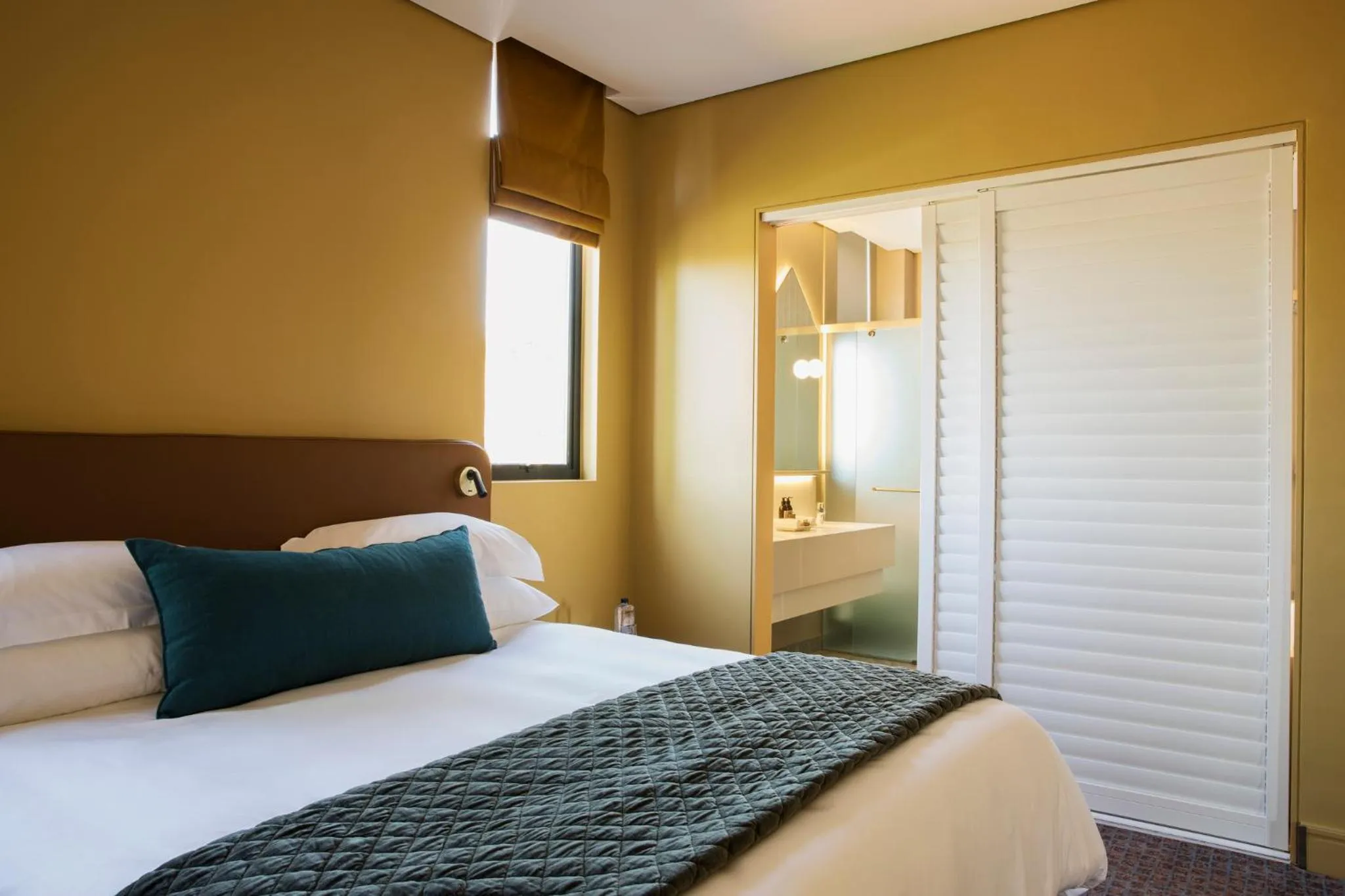 Bed in Home Suite Hotels Rosebank