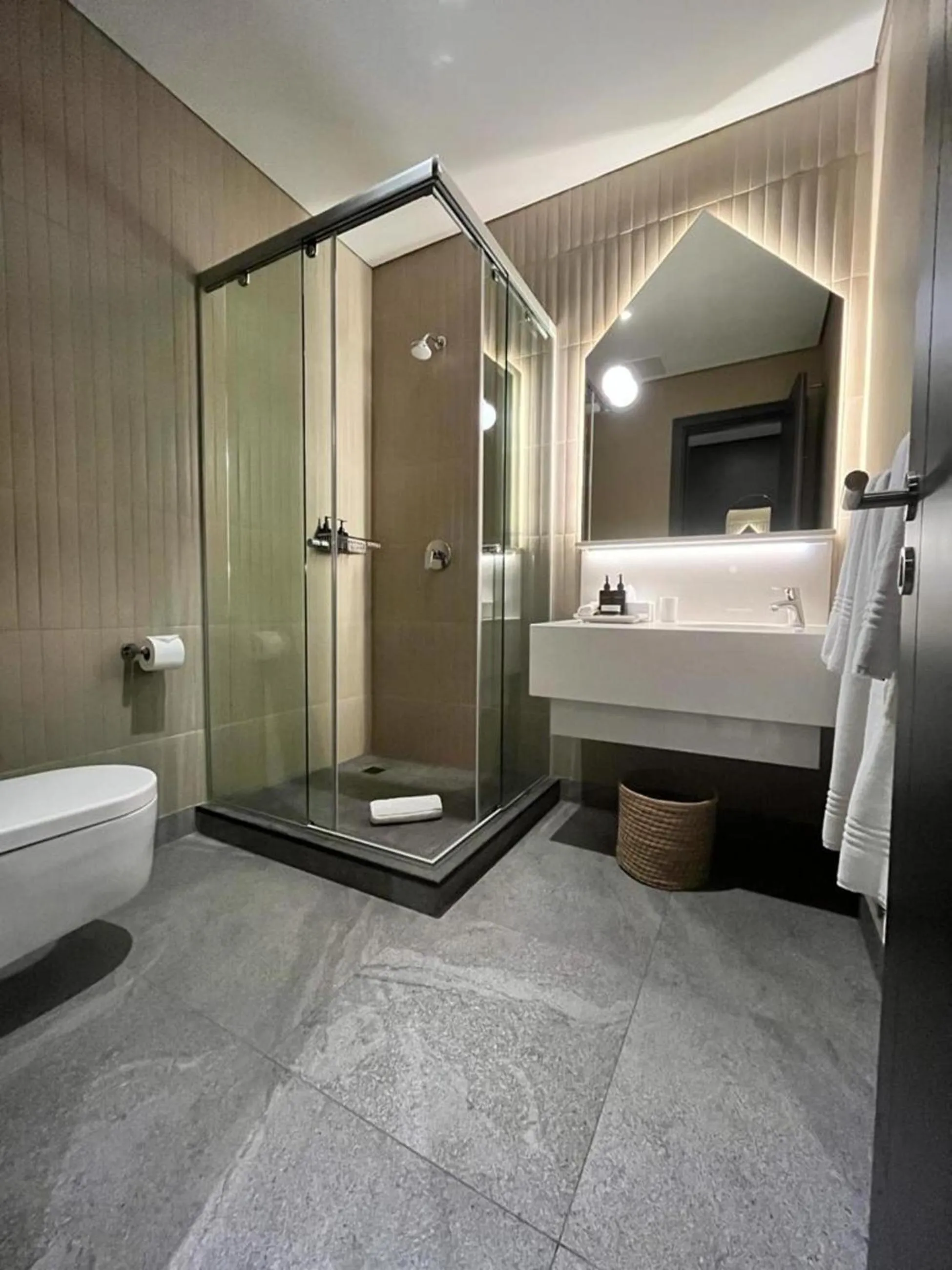 Shower, Bed in Home Suite Hotels Rosebank