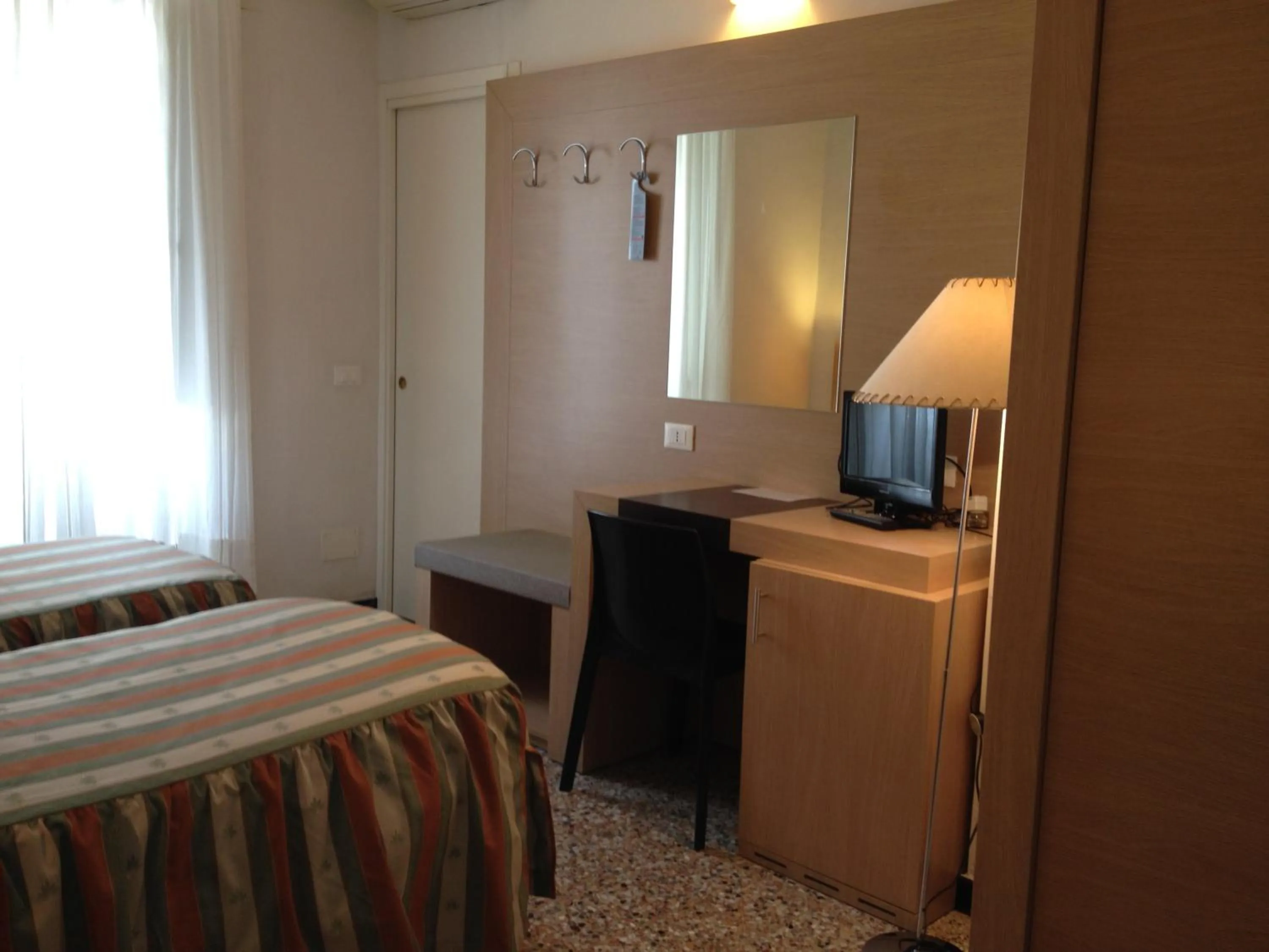 Day, Bed in Albergo Giugni