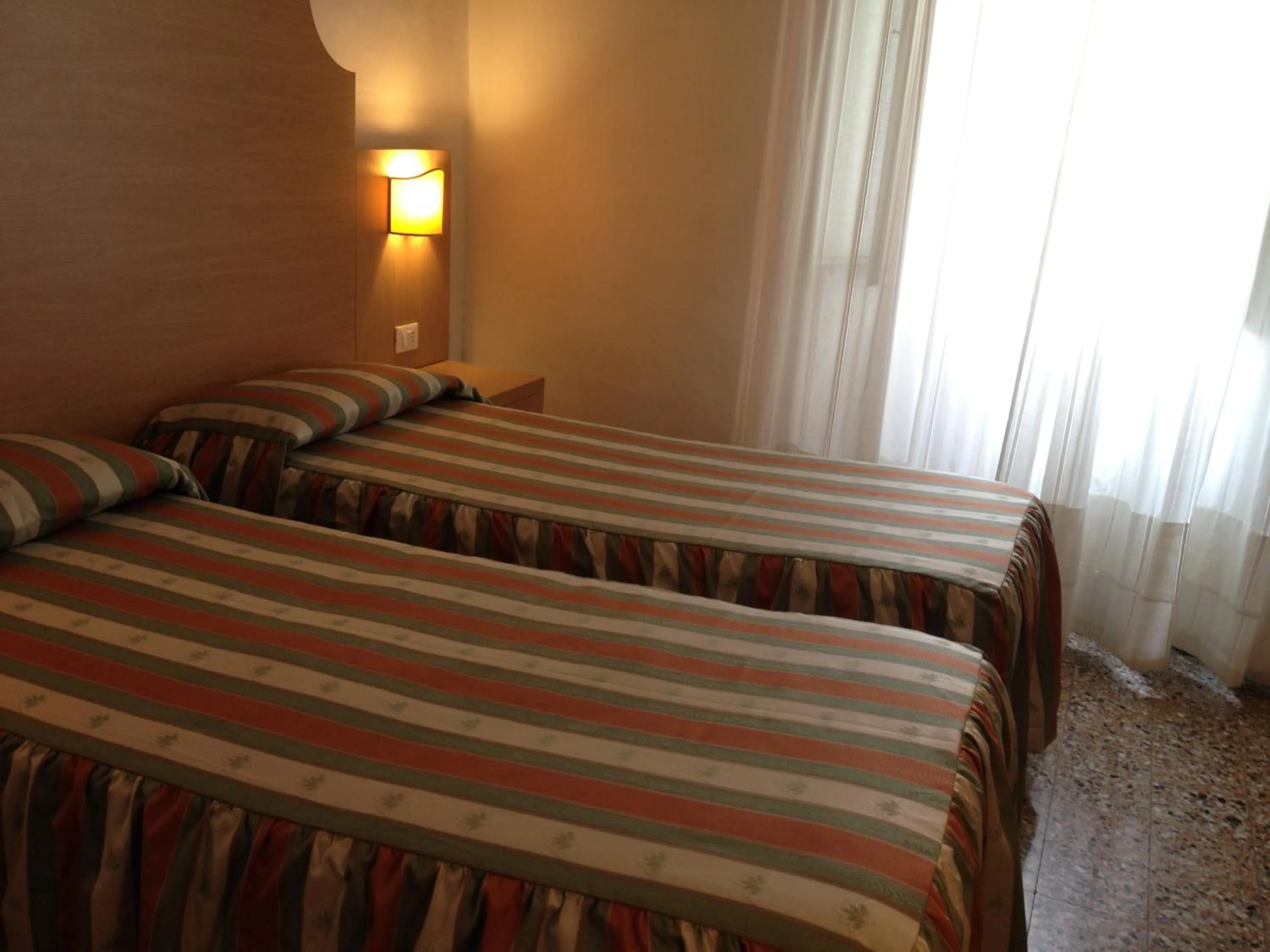 Day, Bed in Albergo Giugni