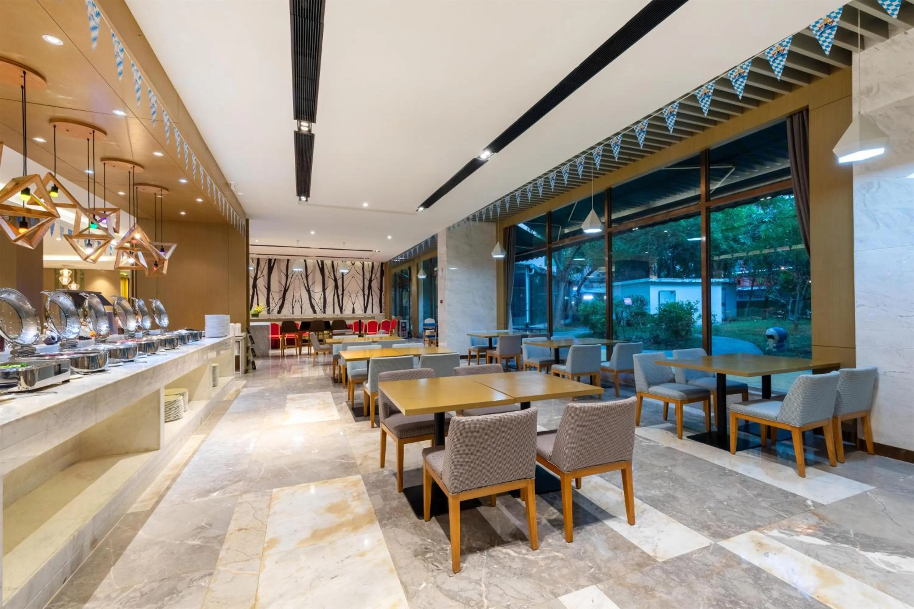 Restaurant/places to eat in Guangzhou Baiyun Airport Rejoice by Argyle Hotel Rehe Metro Exit B --Free shuttle bus is provided during the 138th Canton Fair