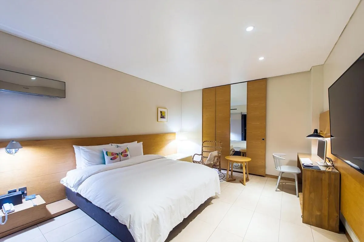 Bed in Soho Hotel Airport