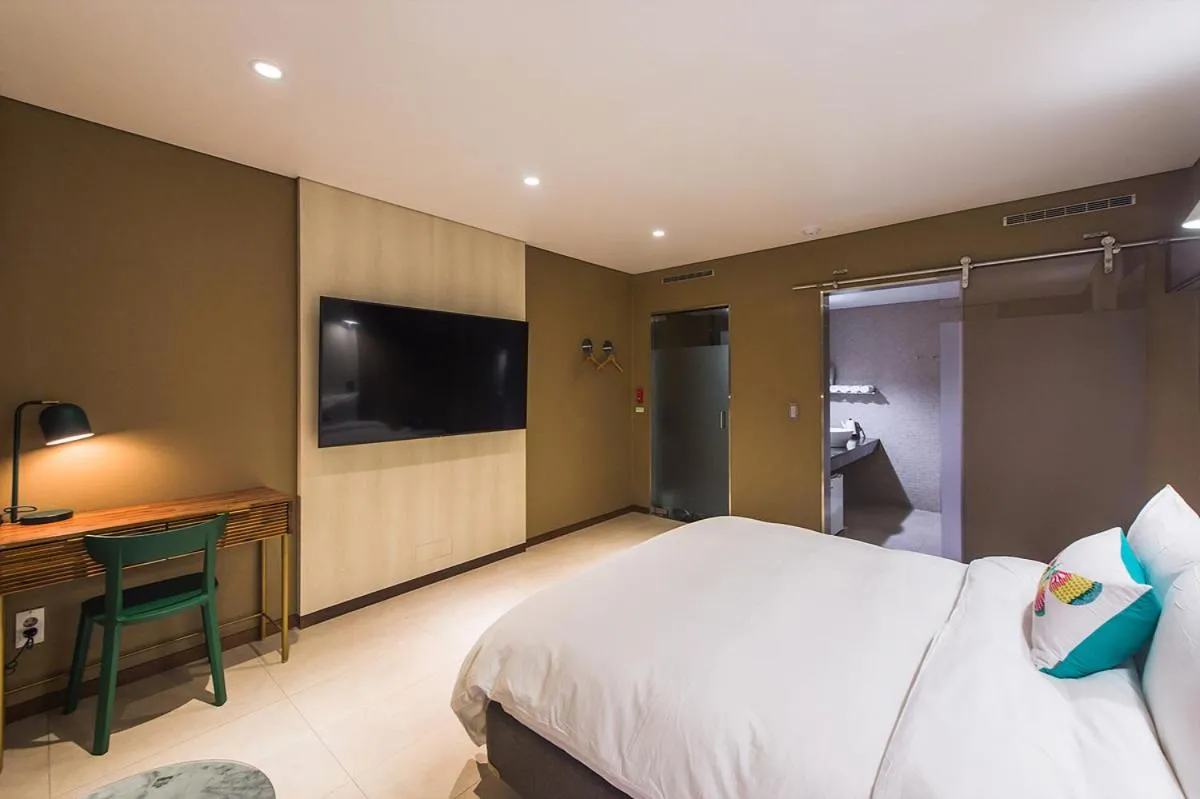 Bed in Soho Hotel Airport