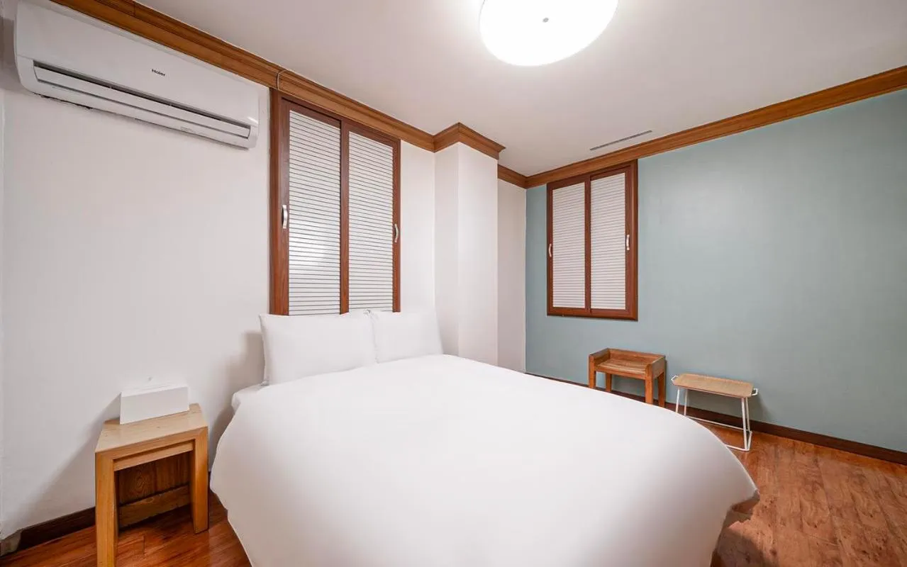 Bed in Soho Hotel Airport