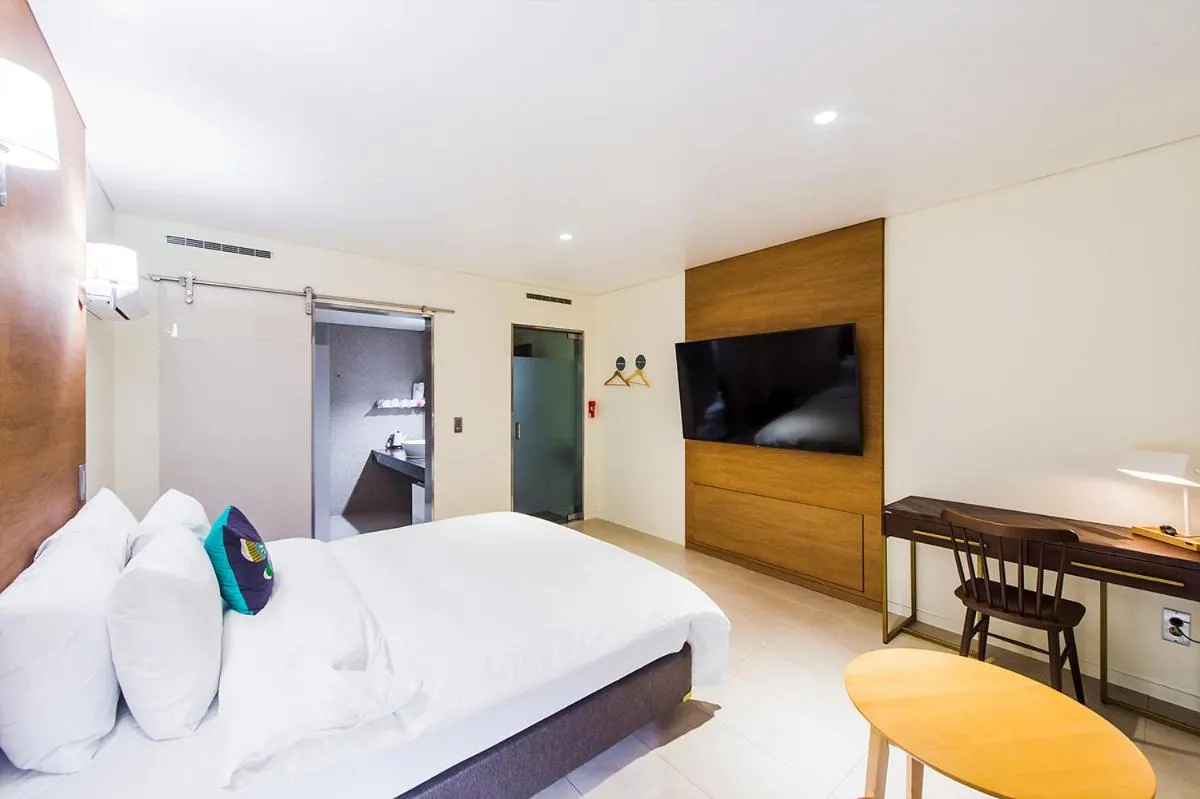 Bed in Soho Hotel Airport