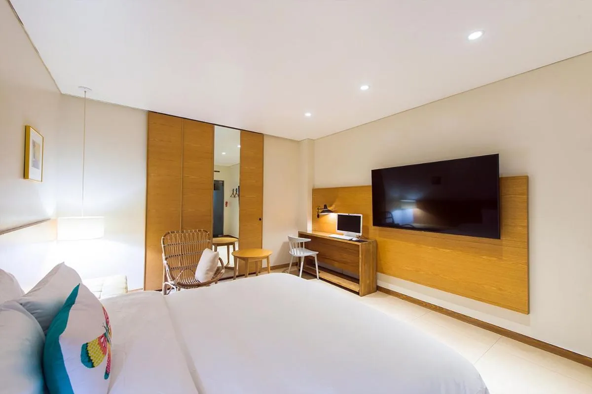 Bed in Soho Hotel Airport