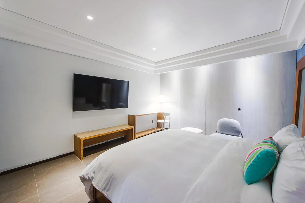 Bed in Soho Hotel Airport