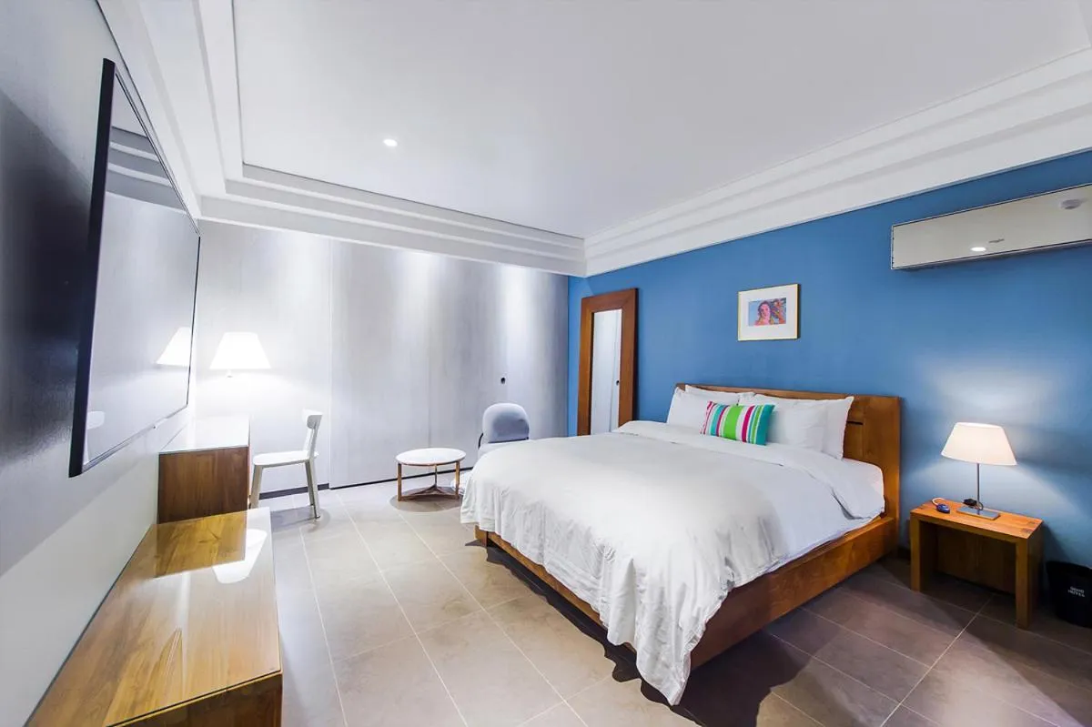 Bed in Soho Hotel Airport