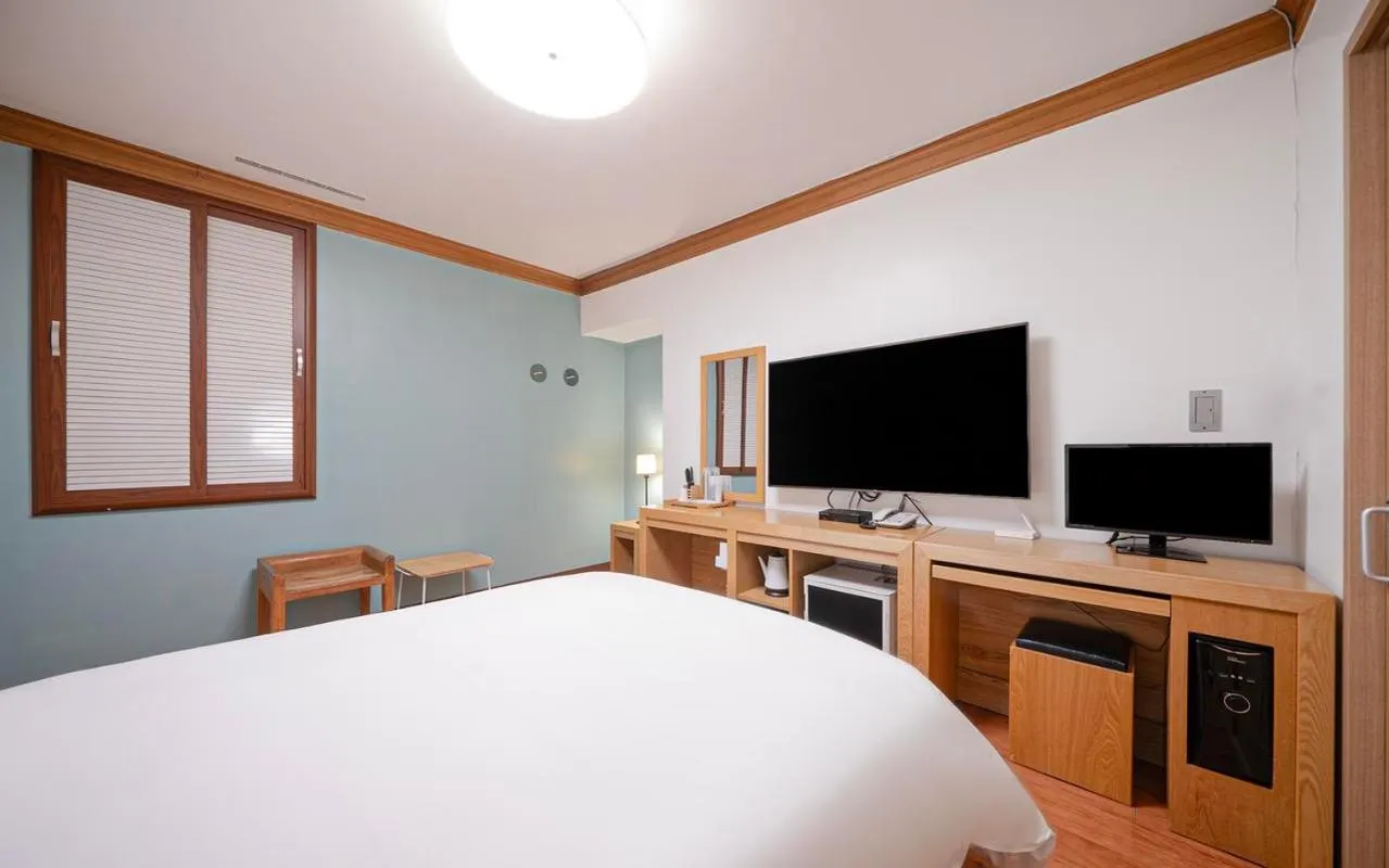 Bed in Soho Hotel Airport