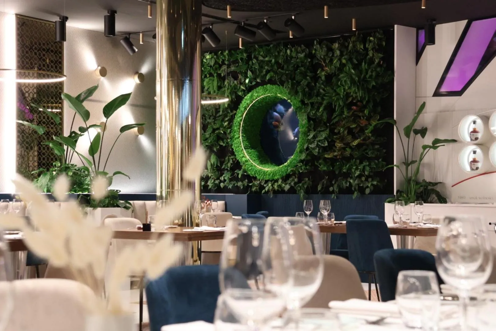 Restaurant/places to eat in Hotel Narvil Conference & Spa