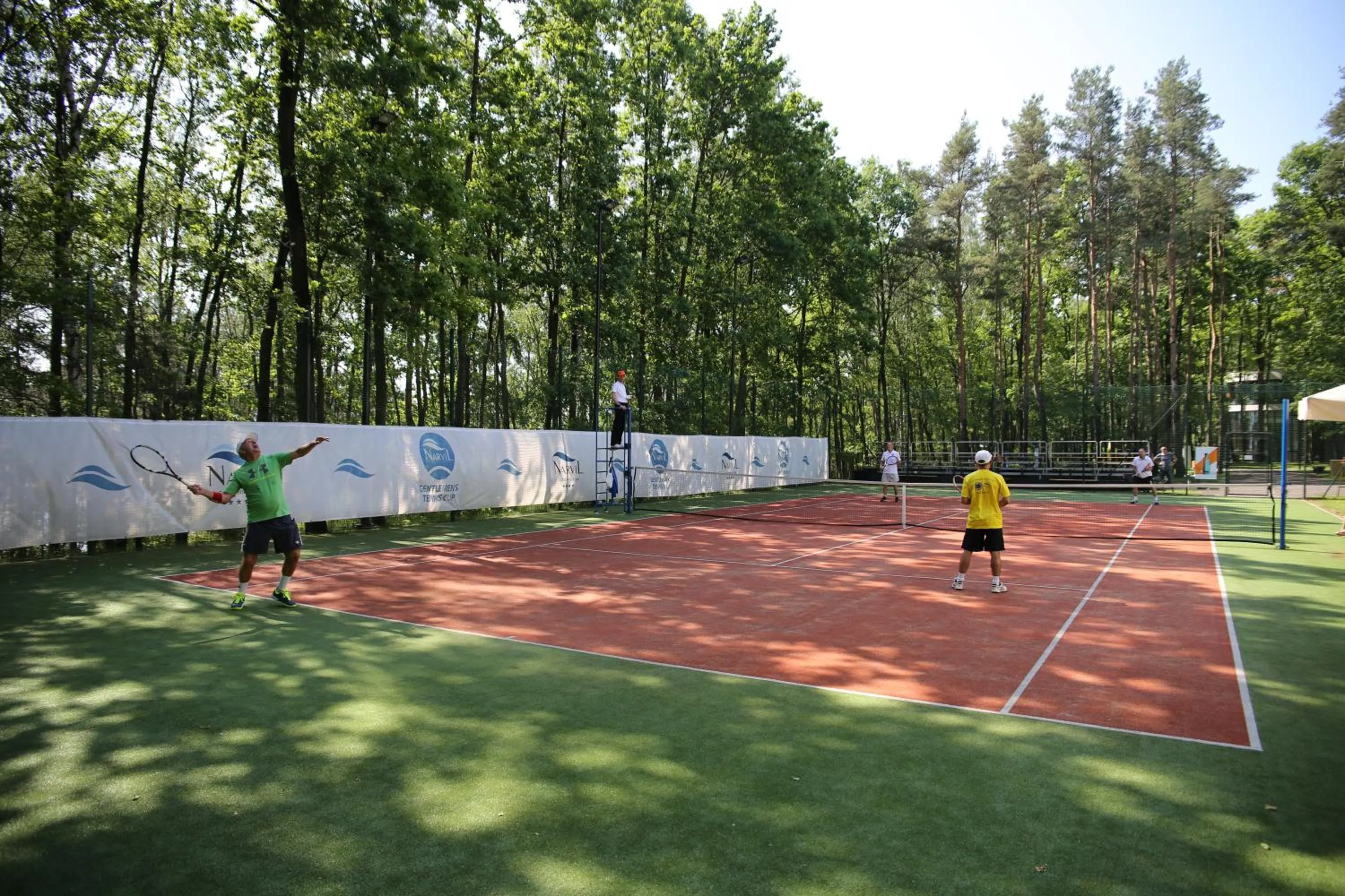 Tennis court in Hotel Narvil Conference & Spa