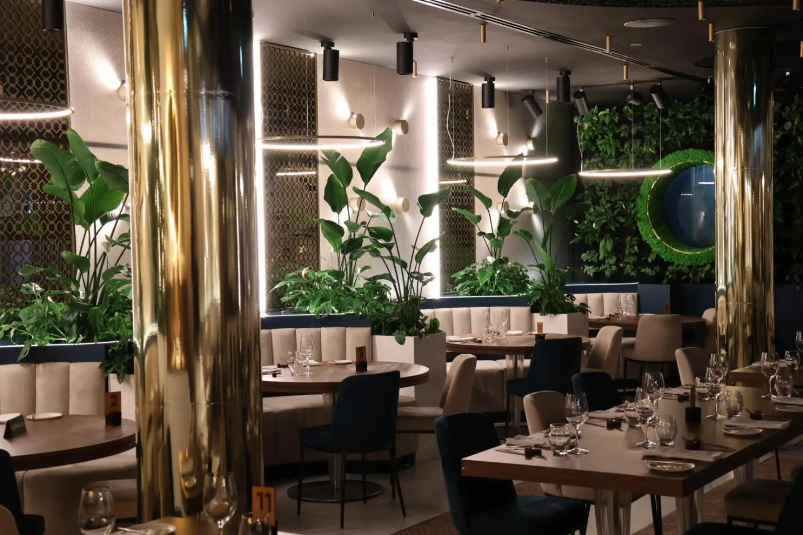 Restaurant/places to eat in Hotel Narvil Conference & Spa