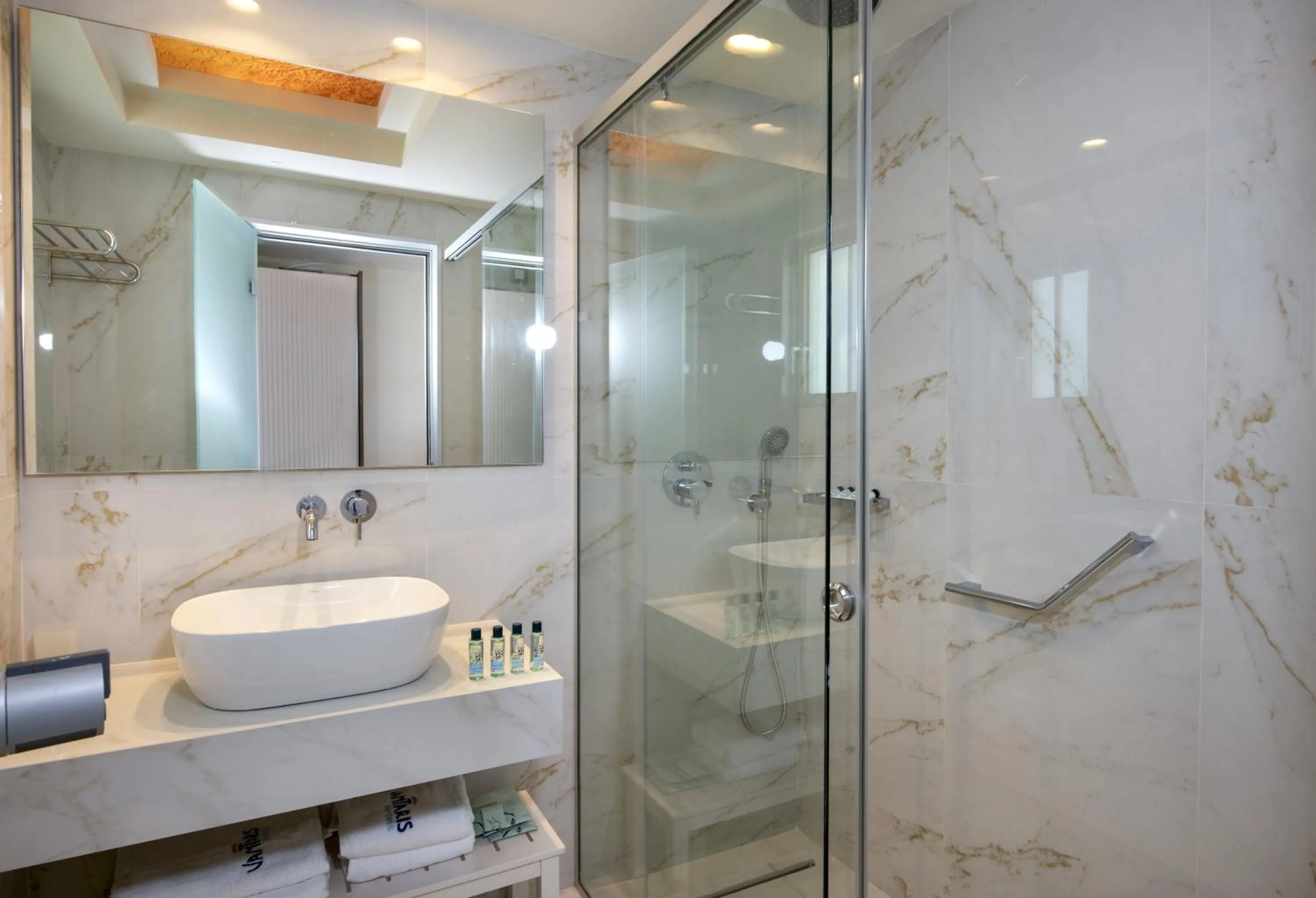 Vantaris Luxury Beach Resort