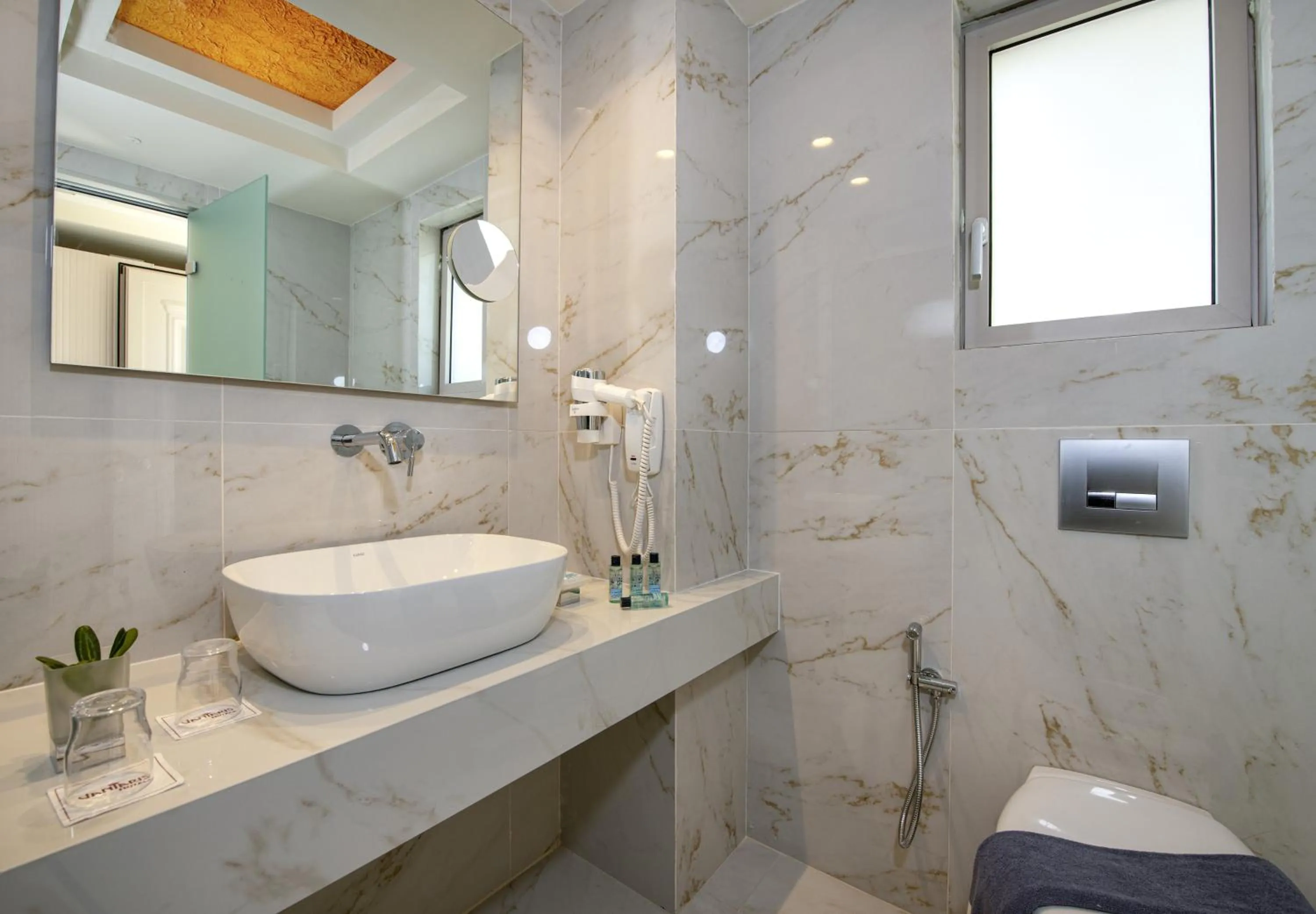 Vantaris Luxury Beach Resort