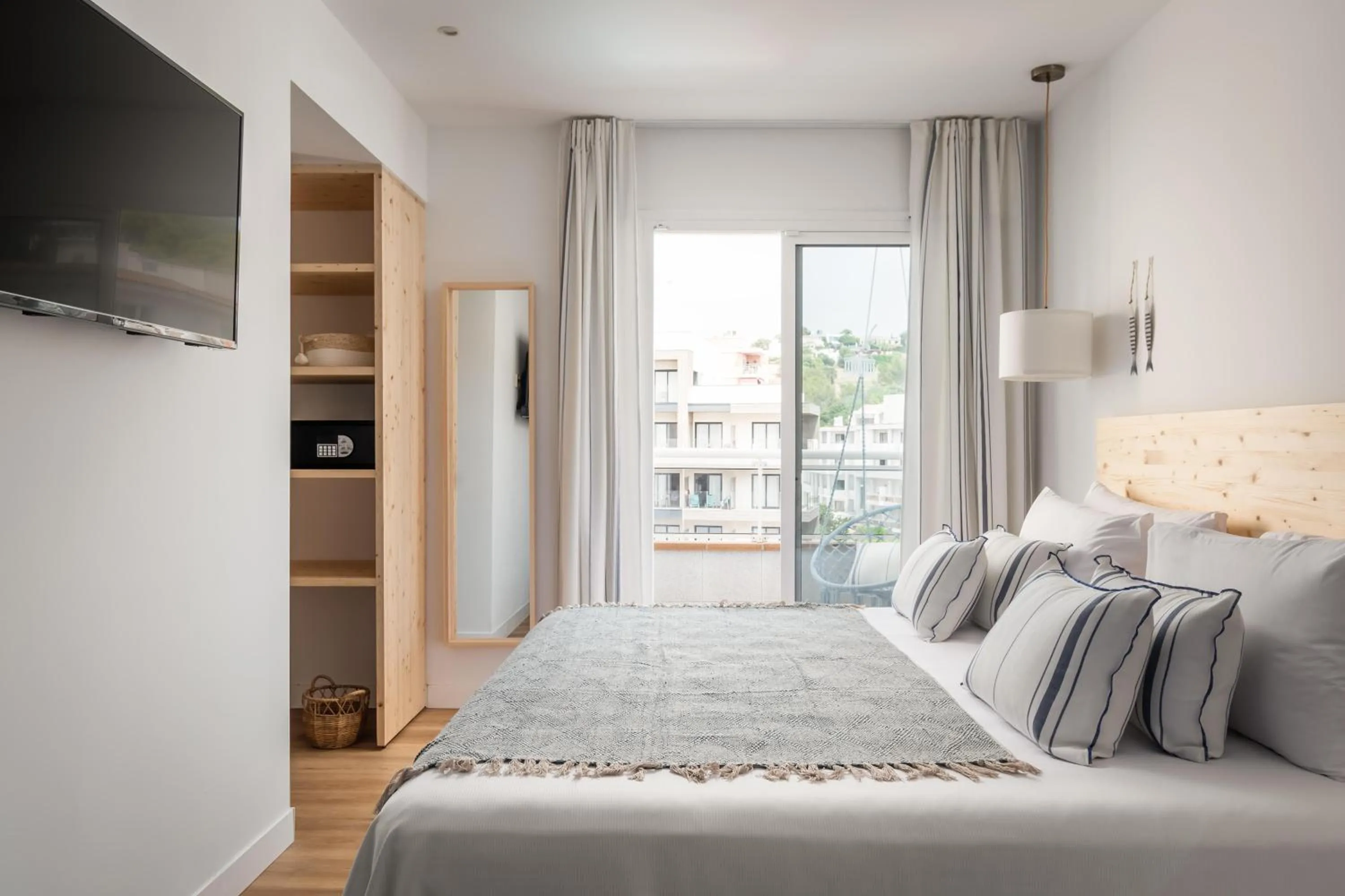 Photo of the whole room, Bed in ALEGRIA Mariner Adults Only