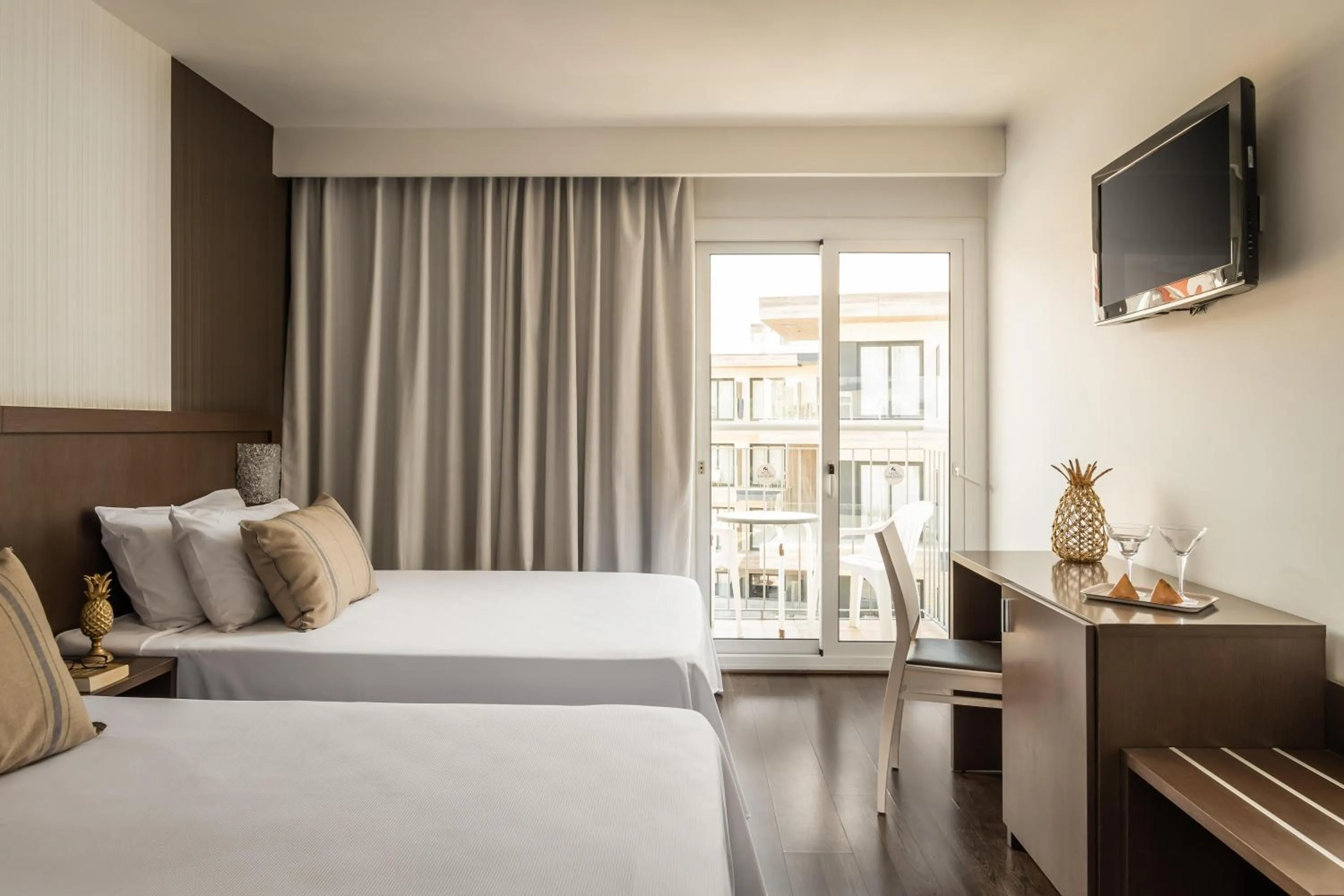 Photo of the whole room, Bed in ALEGRIA Mariner Adults Only