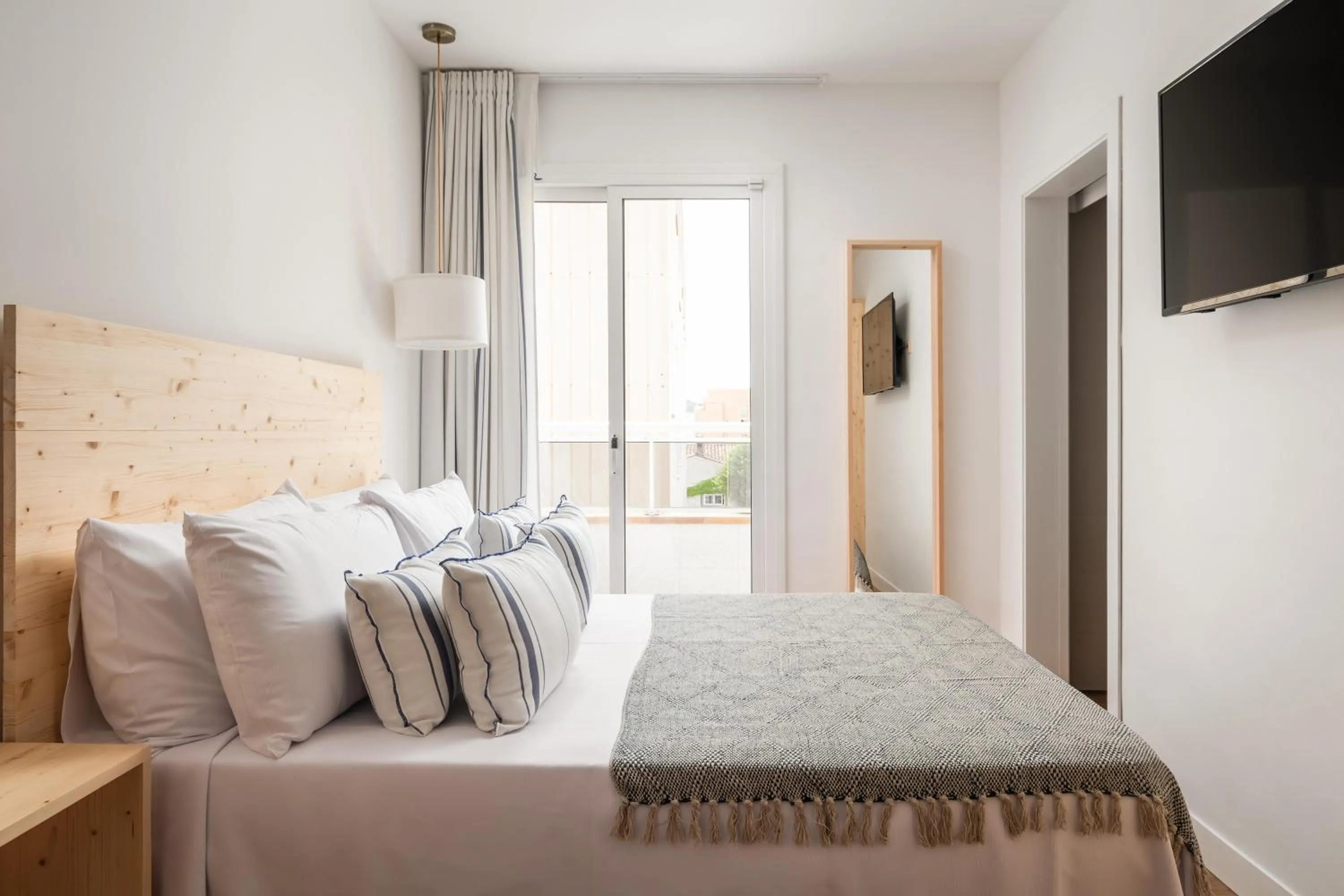 Photo of the whole room, Bed in ALEGRIA Mariner Adults Only