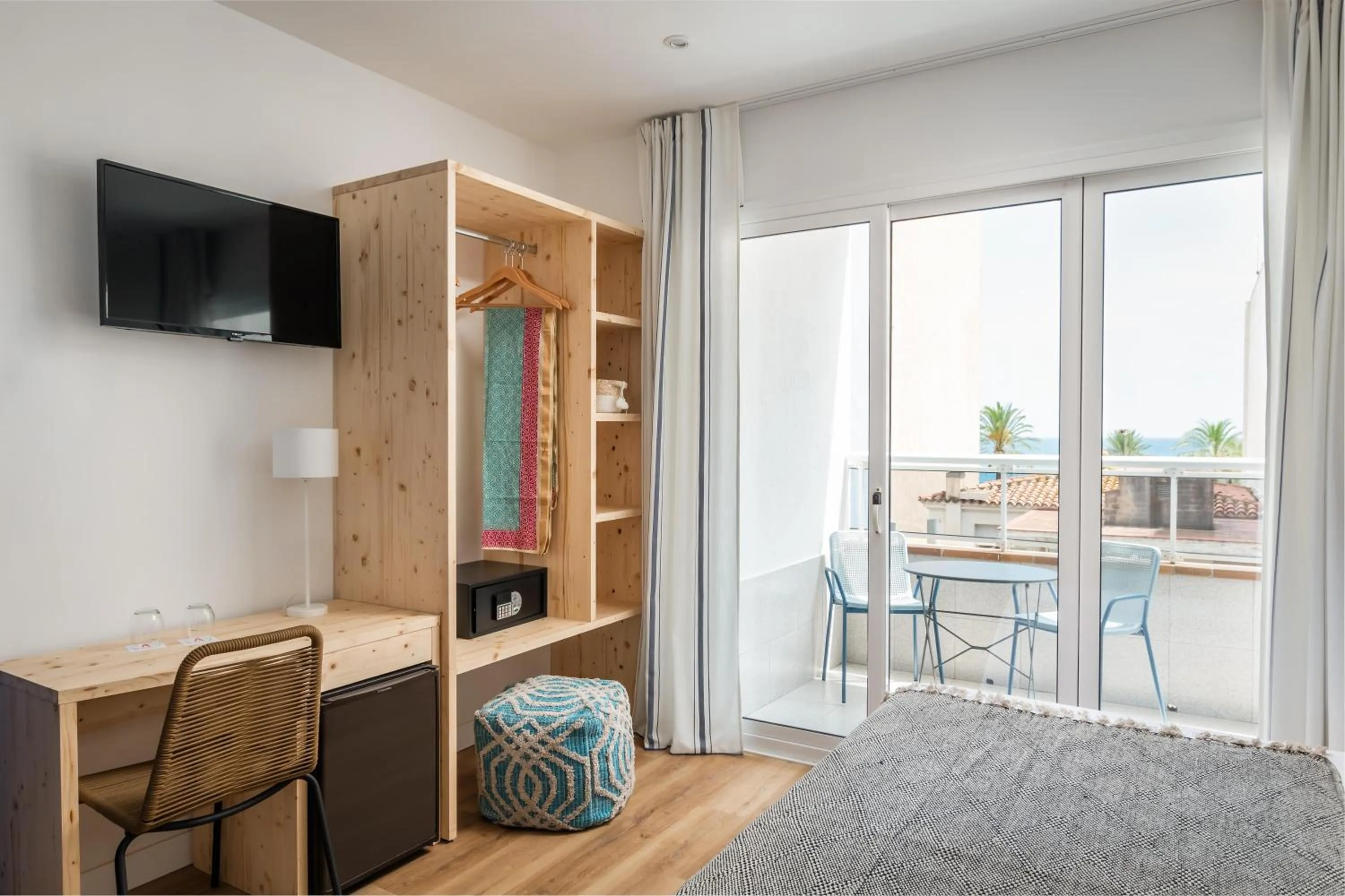 Photo of the whole room in ALEGRIA Mariner Adults Only