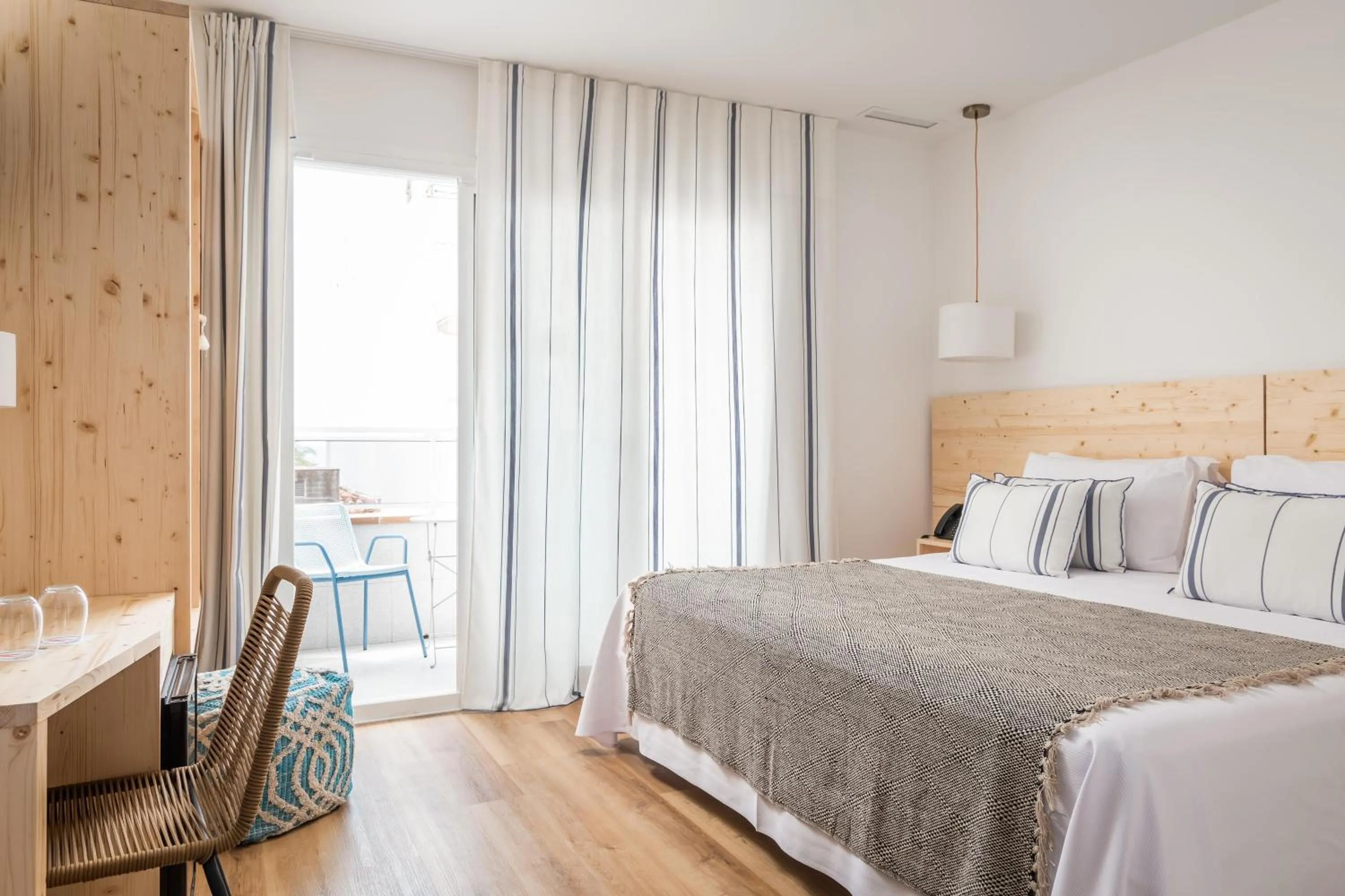 Photo of the whole room, Bed in ALEGRIA Mariner Adults Only