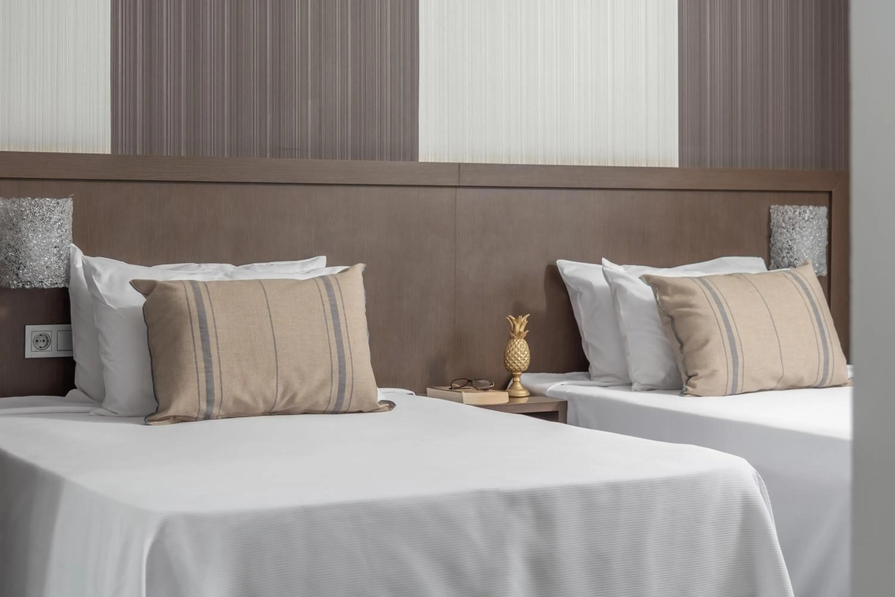 Photo of the whole room, Bed in ALEGRIA Mariner Adults Only