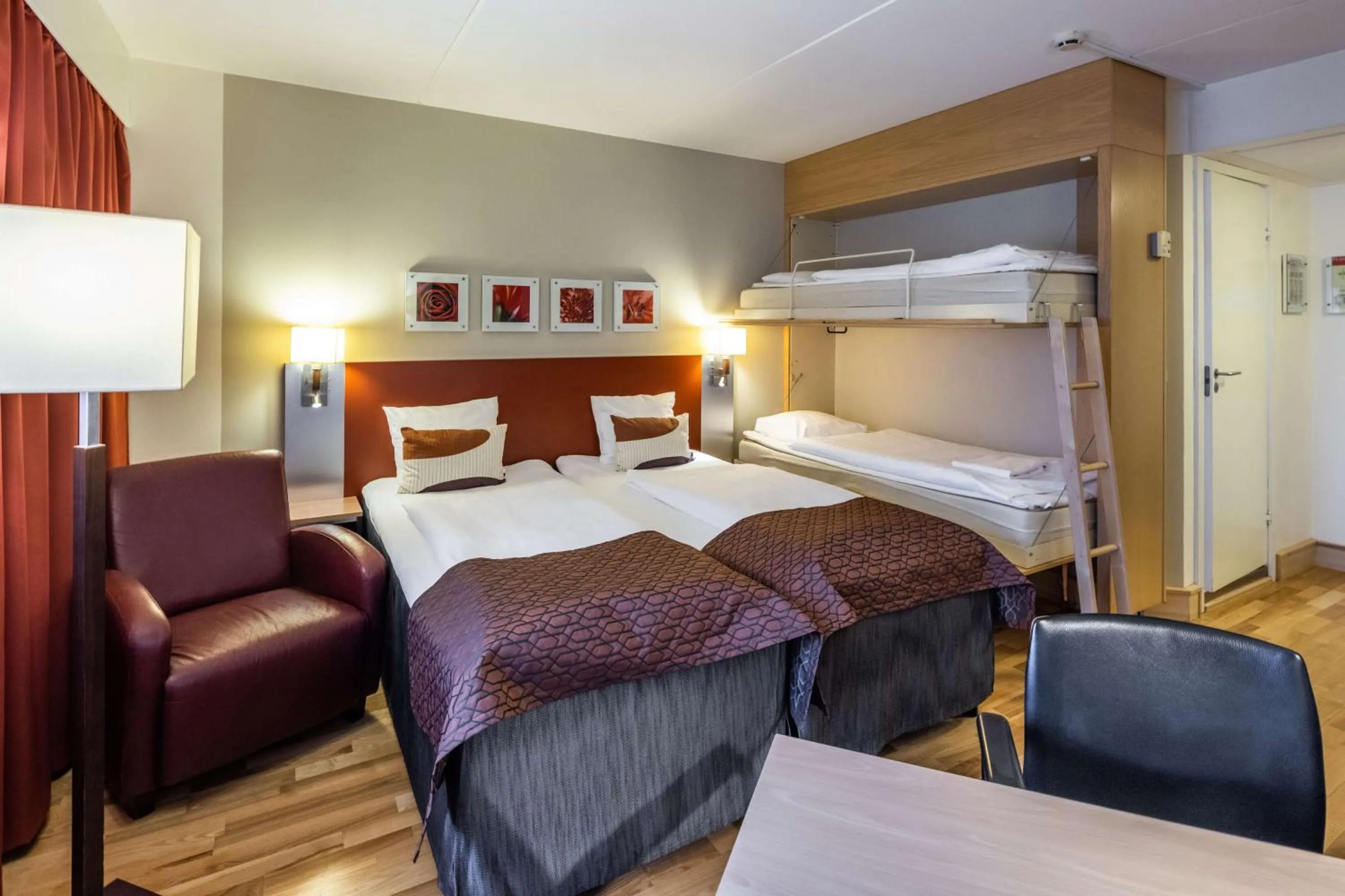 Bedroom, Bed in Scandic Kolding