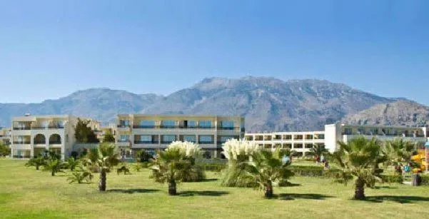 Facade/entrance in Vantaris Palace