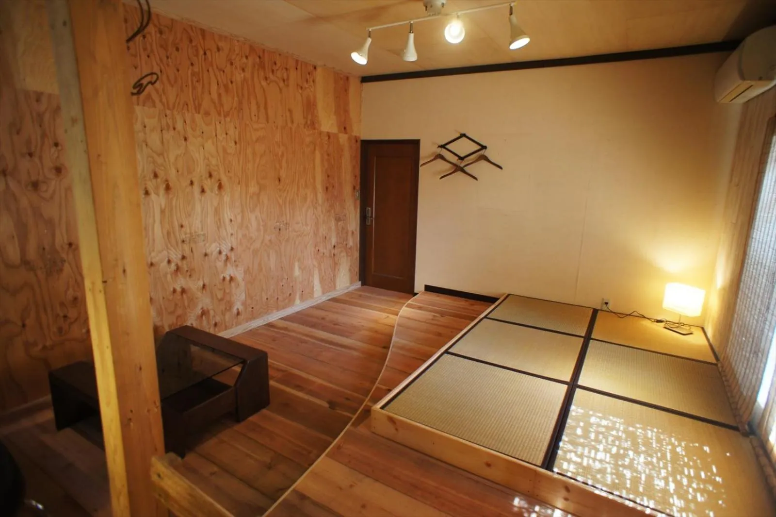 Photo of the whole room in Saku Cafe