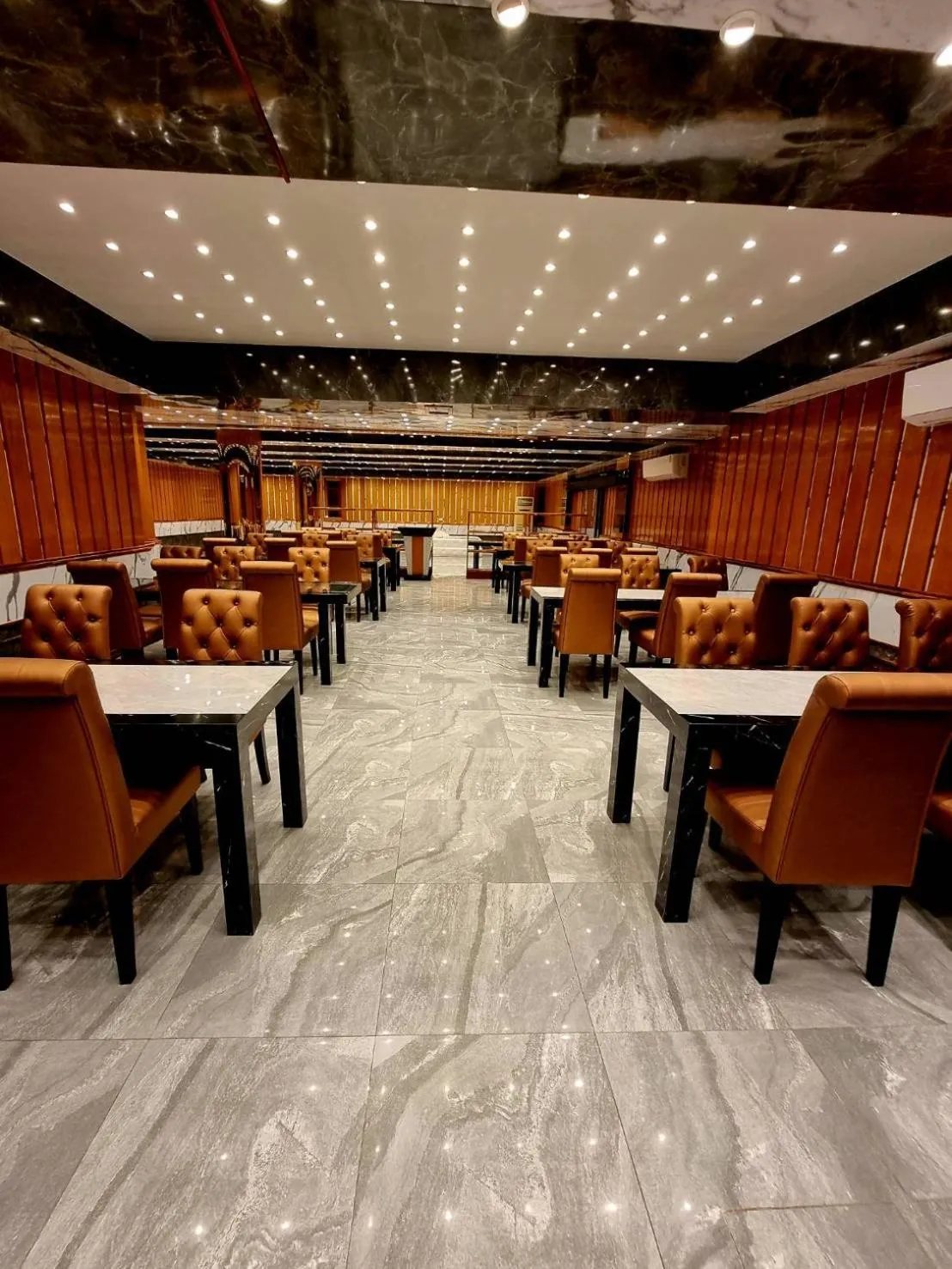 Restaurant/places to eat in Grand Parazo Hotel Suvarnbhumi Airport