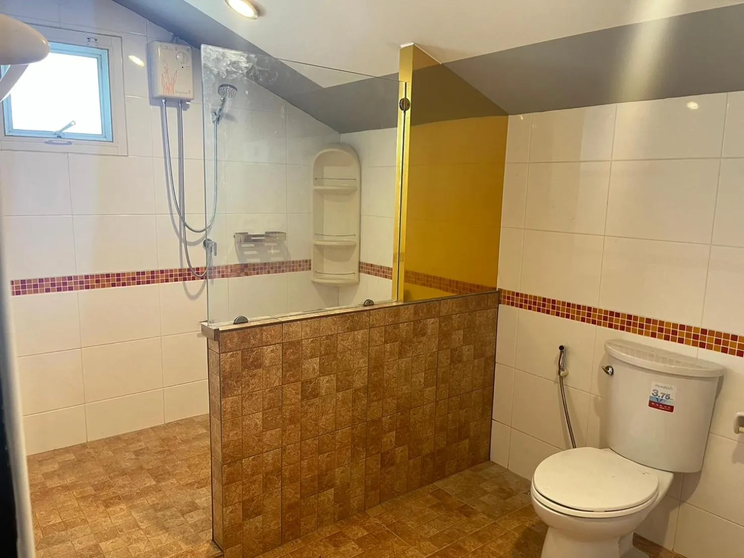 Shower in Grand Parazo Hotel Suvarnbhumi Airport