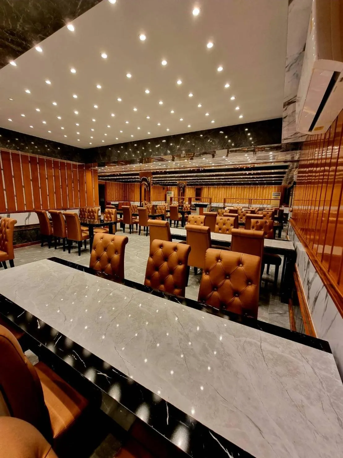 Restaurant/places to eat in Grand Parazo Hotel Suvarnbhumi Airport