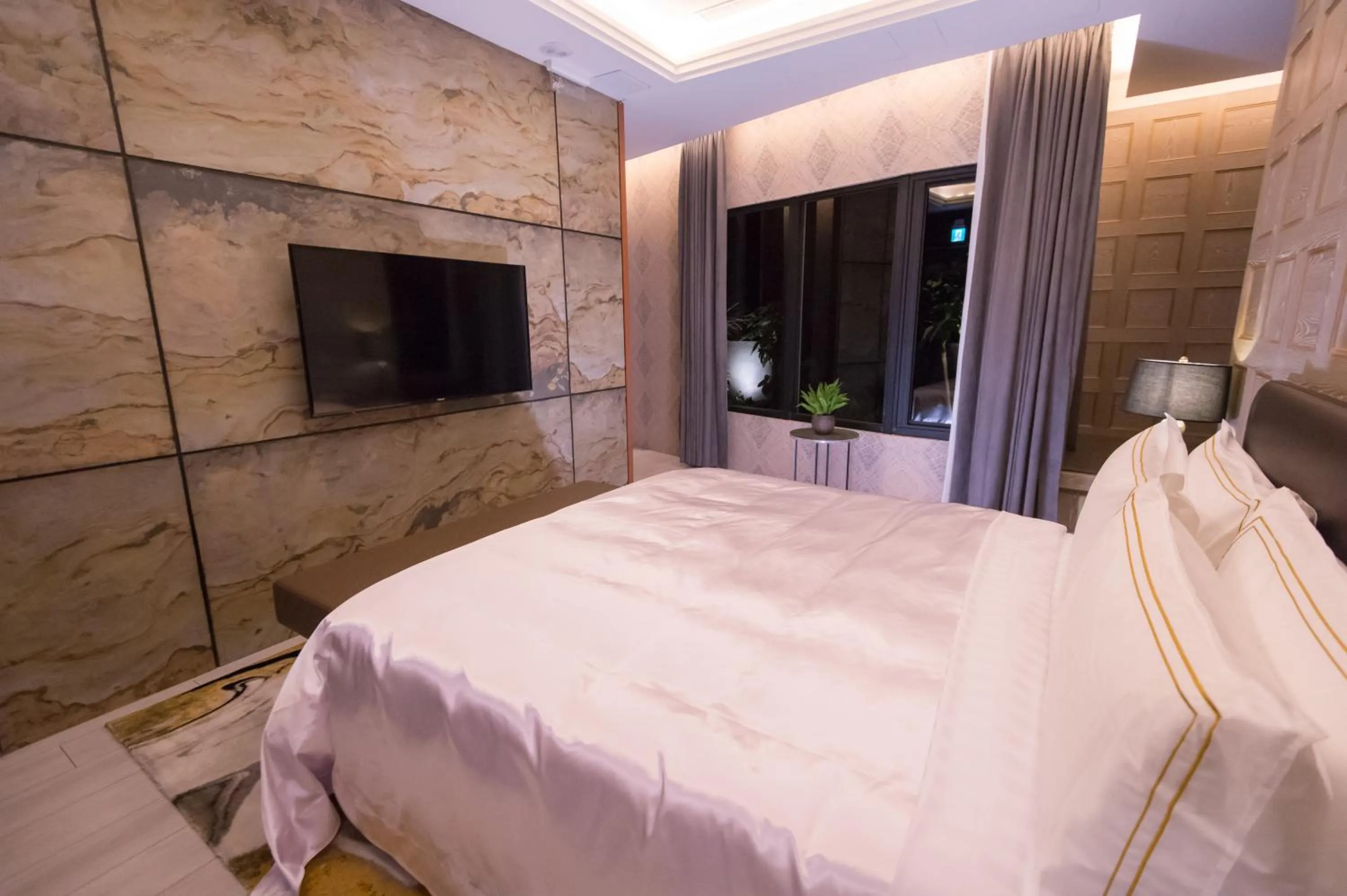 Bed in J Moon Villa Motel