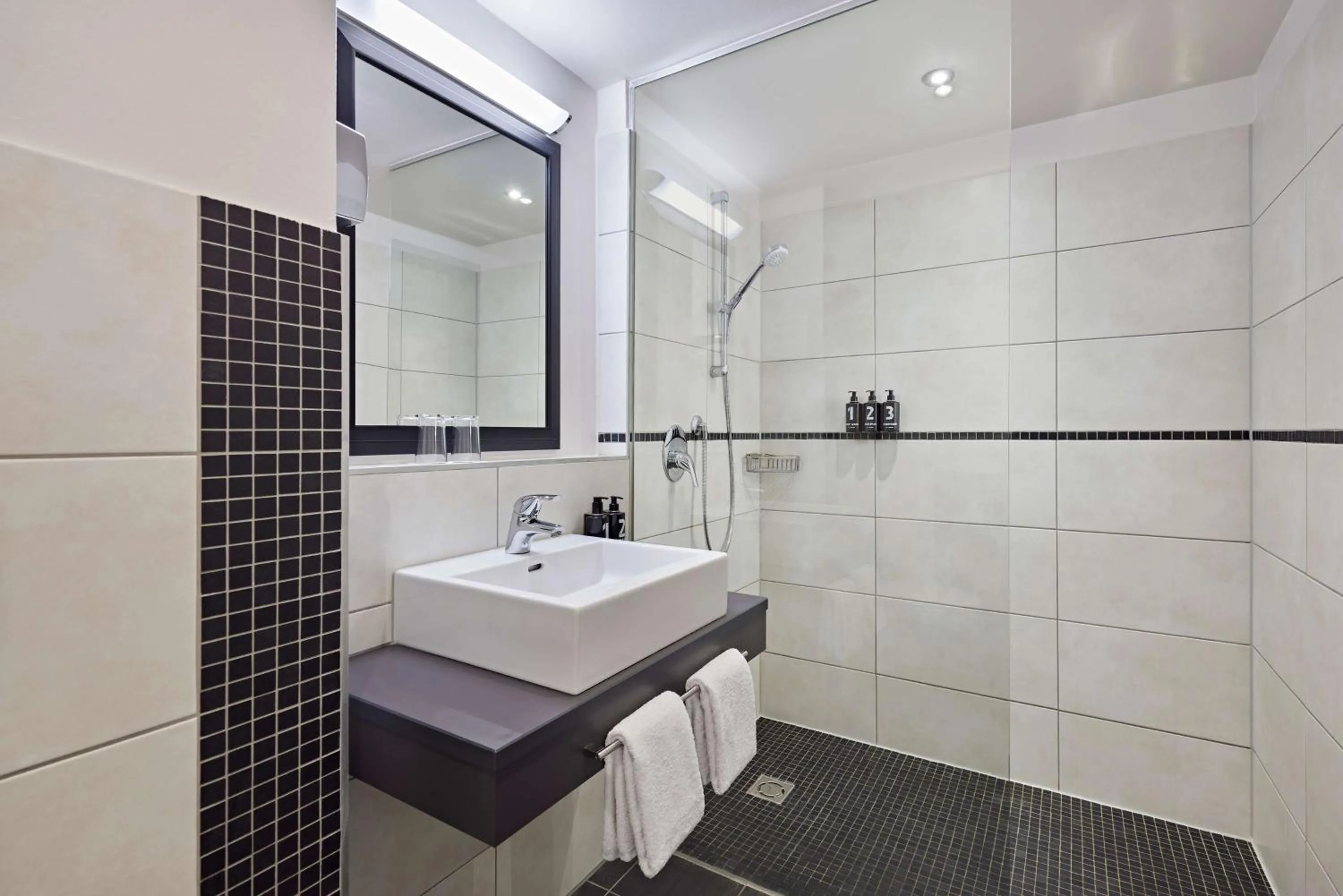 Shower in Nürburgring Motorsport Hotel