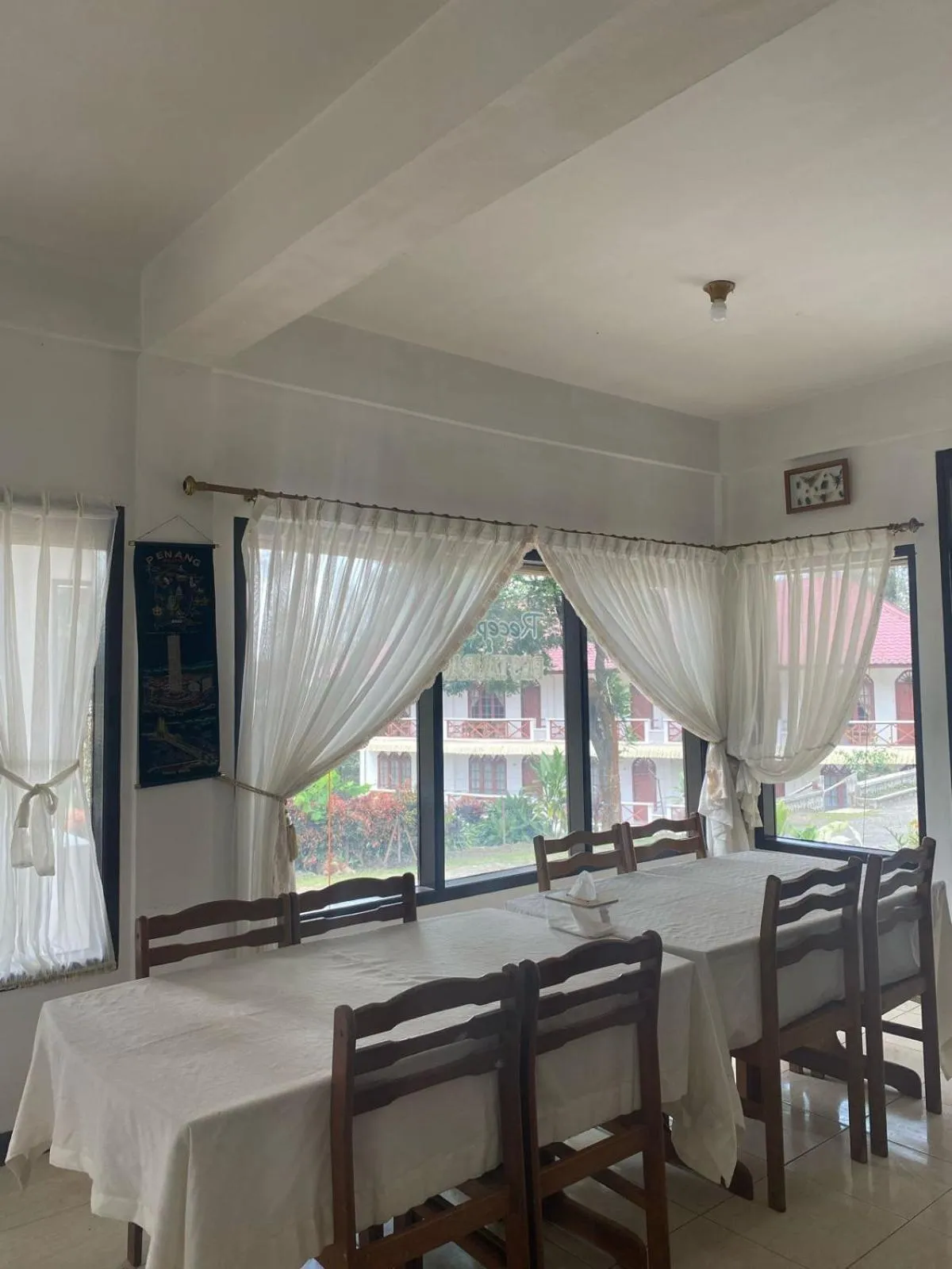 Dining area in Sibayak Multinational Rest House
