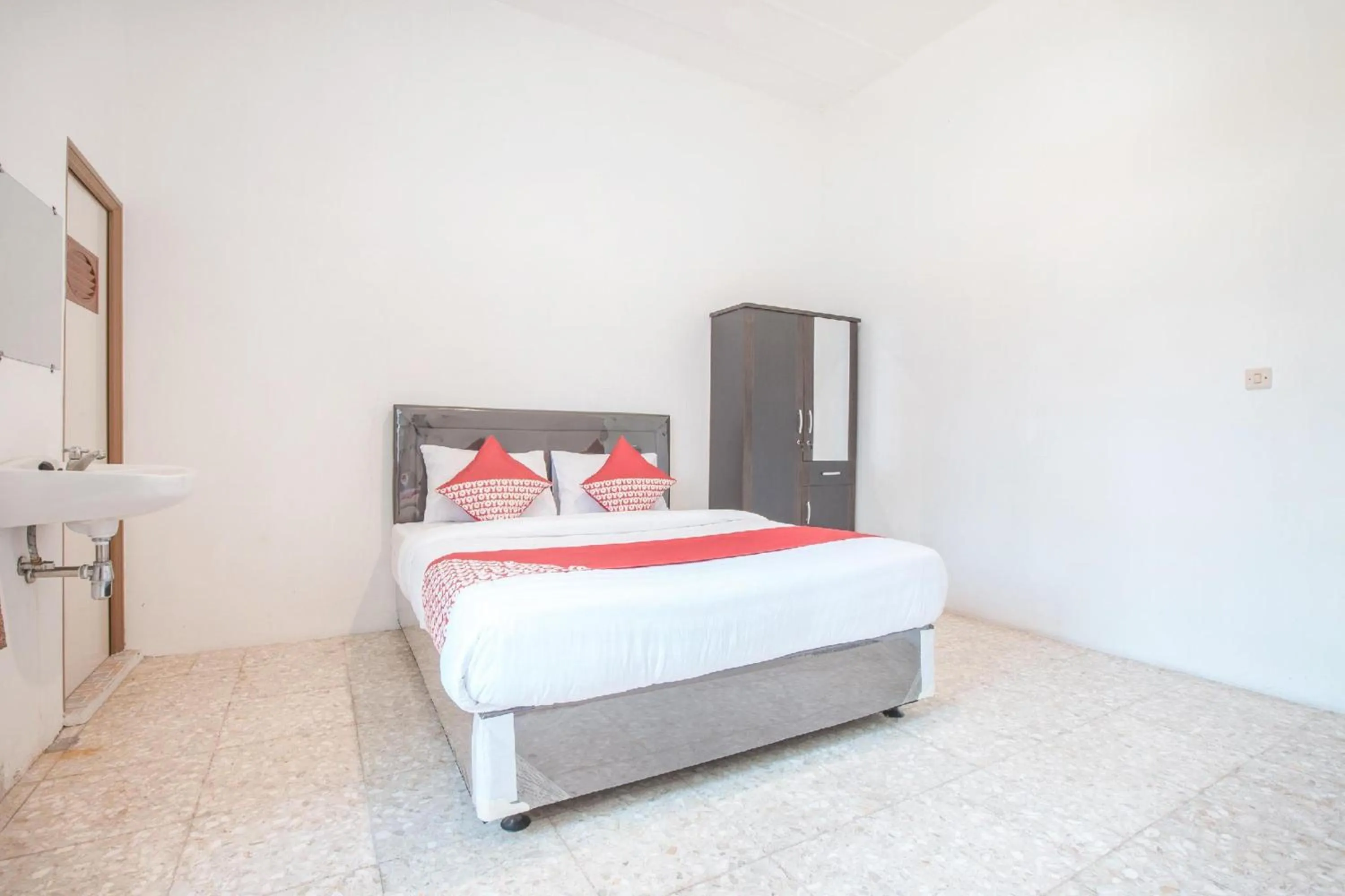 Bedroom, Bed in Capital O 332 Residence G17 Kemang