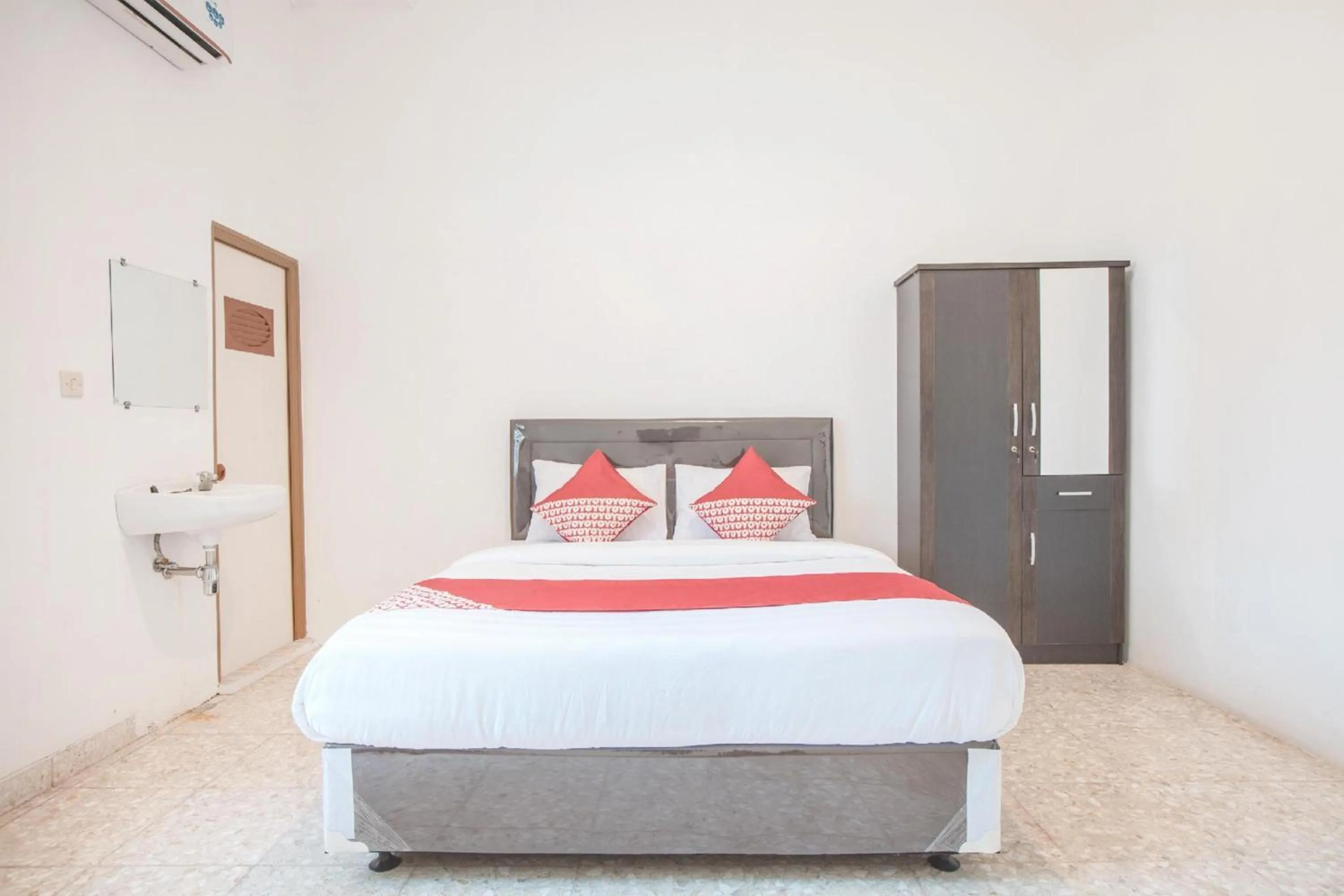 Photo of the whole room, Bed in Capital O 332 Residence G17 Kemang