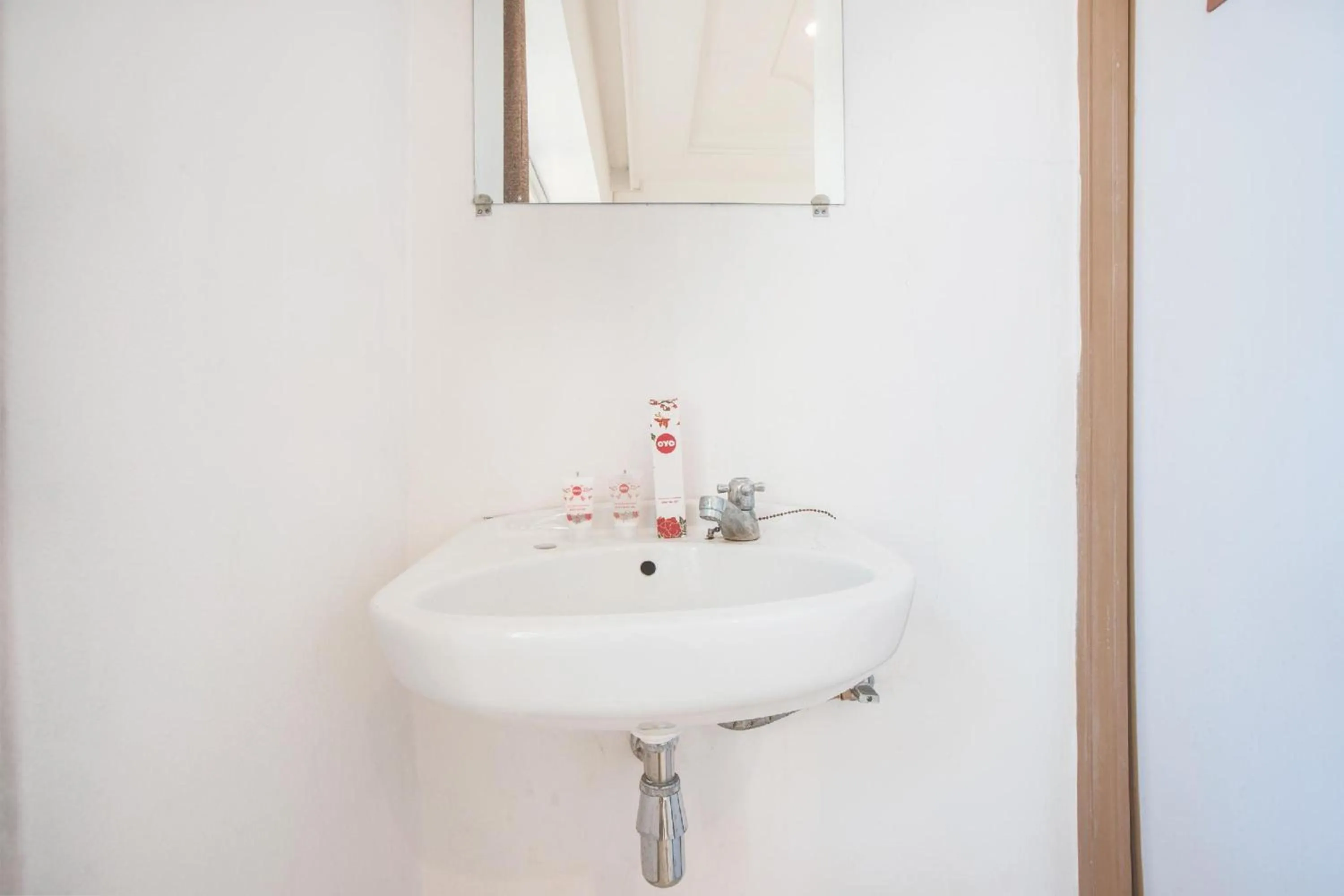 Bathroom in Capital O 332 Residence G17 Kemang