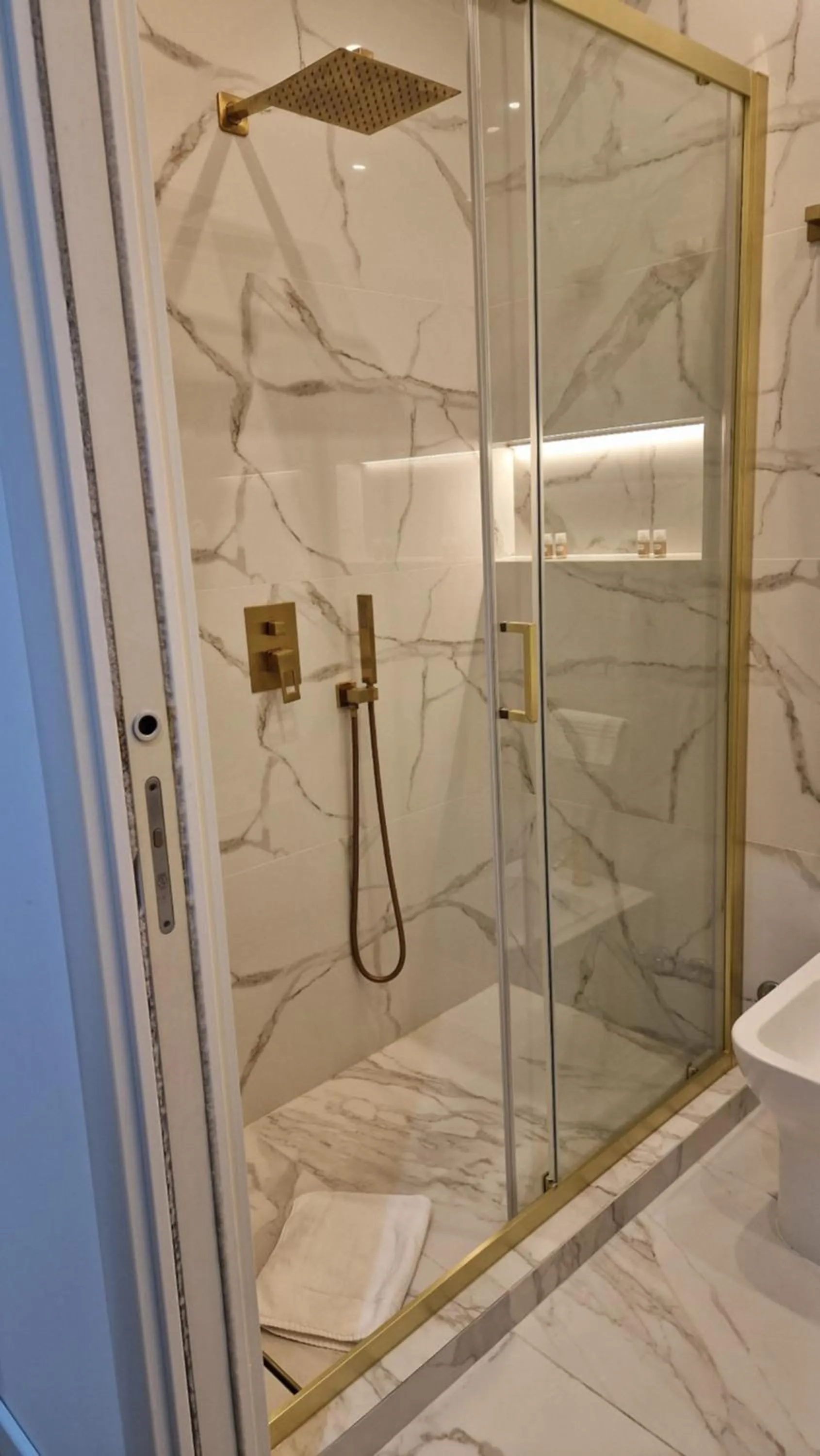 Shower in Livingvaticano