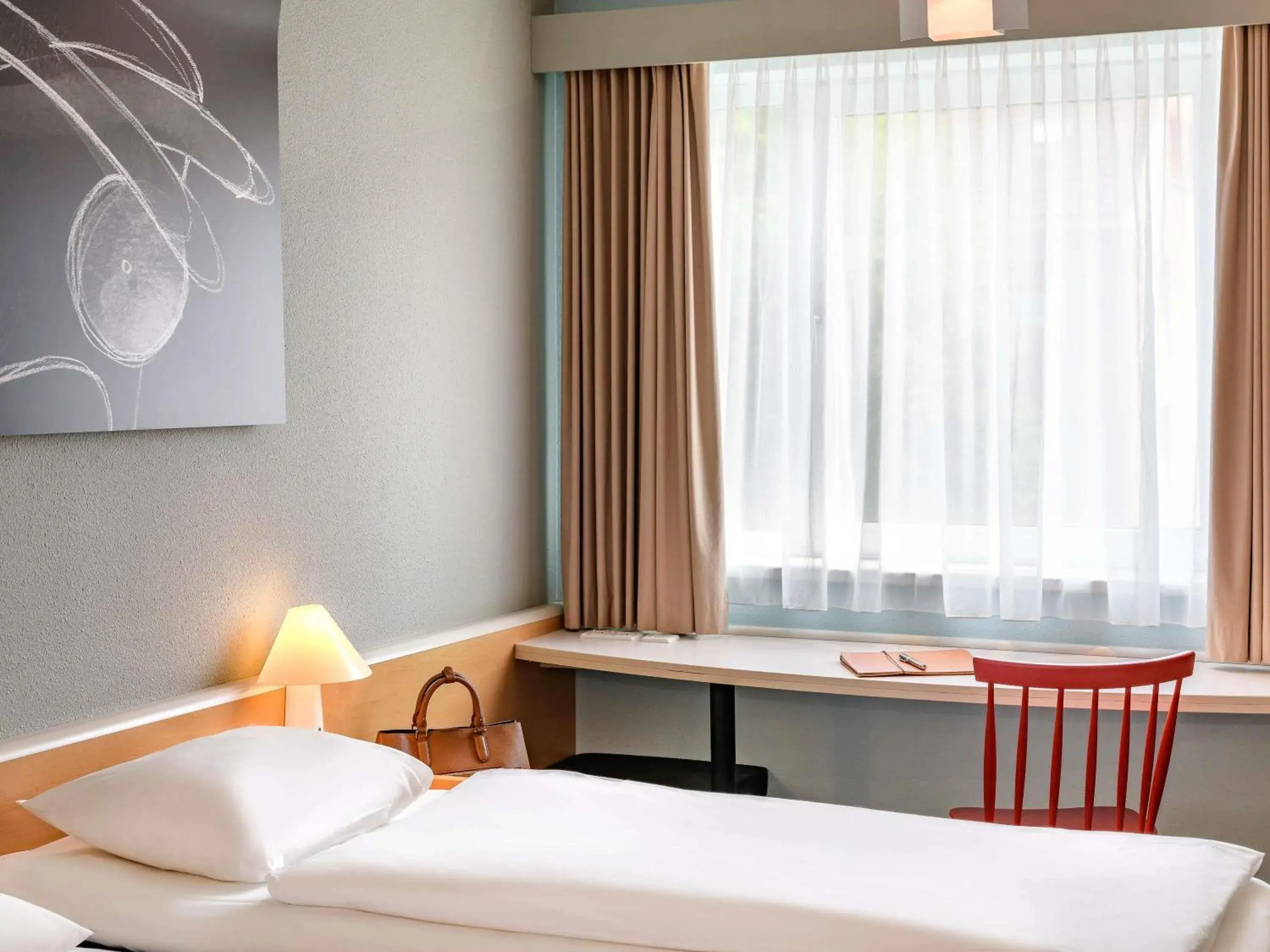 Superior Double Room in ibis Hamburg Alsterring Superior Double Room in ibis Hamburg Alsterring