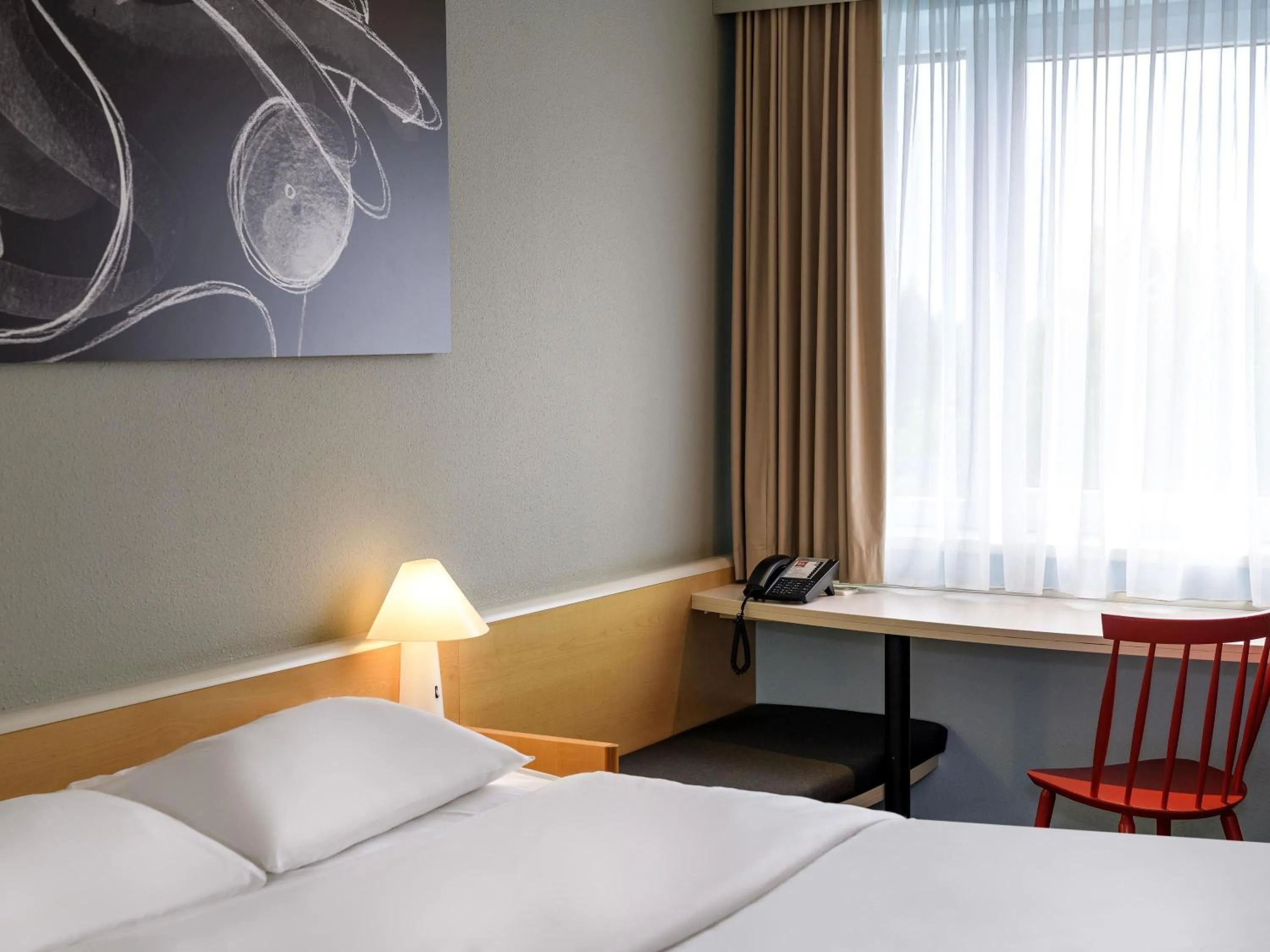 Bedroom, Bed in ibis Hamburg Alsterring