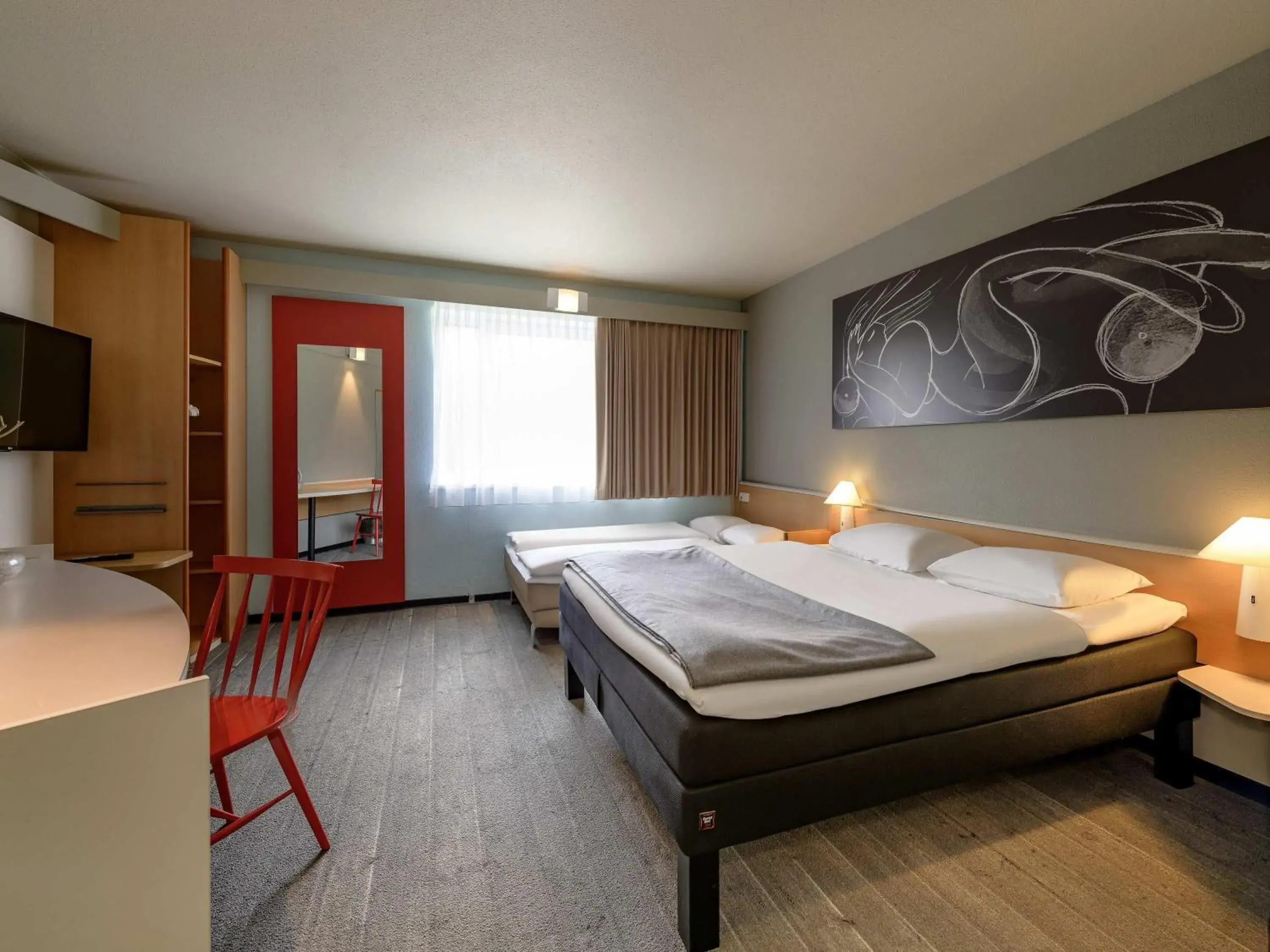 Double Room with Sofa Bed in ibis Hamburg Alsterring Double Room with Sofa Bed in ibis Hamburg Alsterring