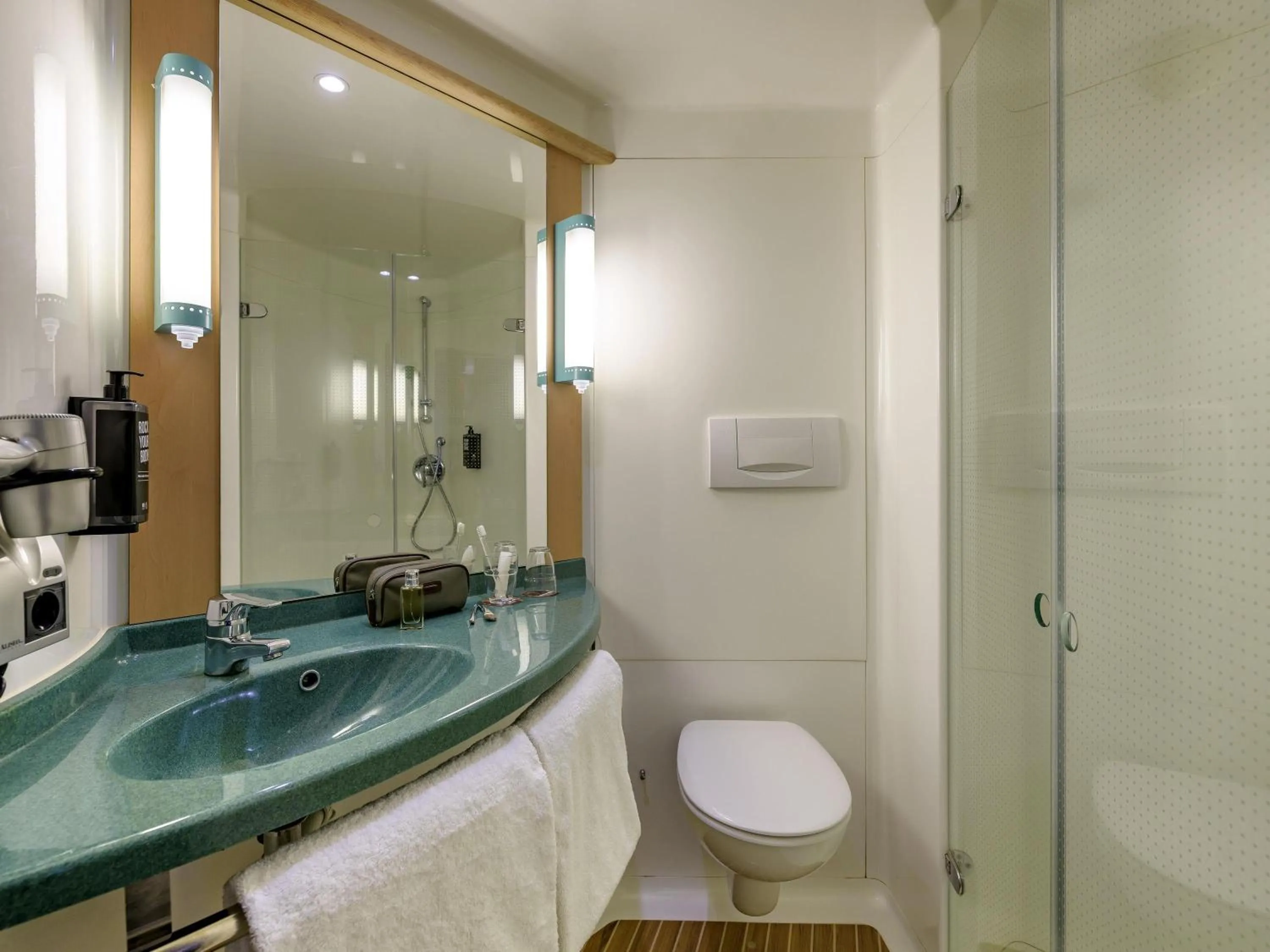 Bedroom in ibis Hamburg Alsterring