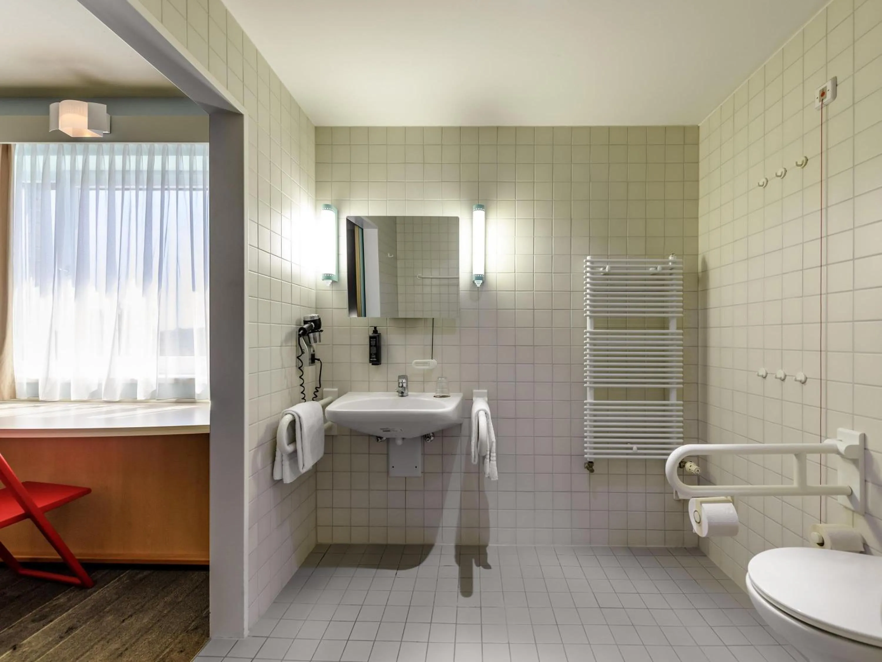 Toilet in ibis Hamburg Alsterring