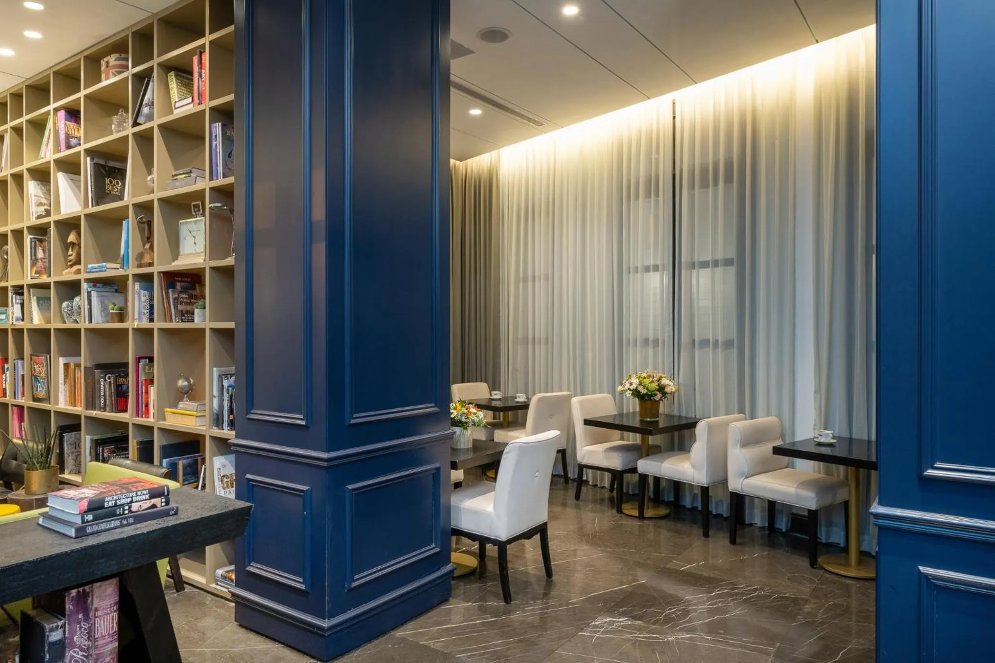 Lobby or reception in Hotel Indigo Tel Aviv - Diamond District by IHG
